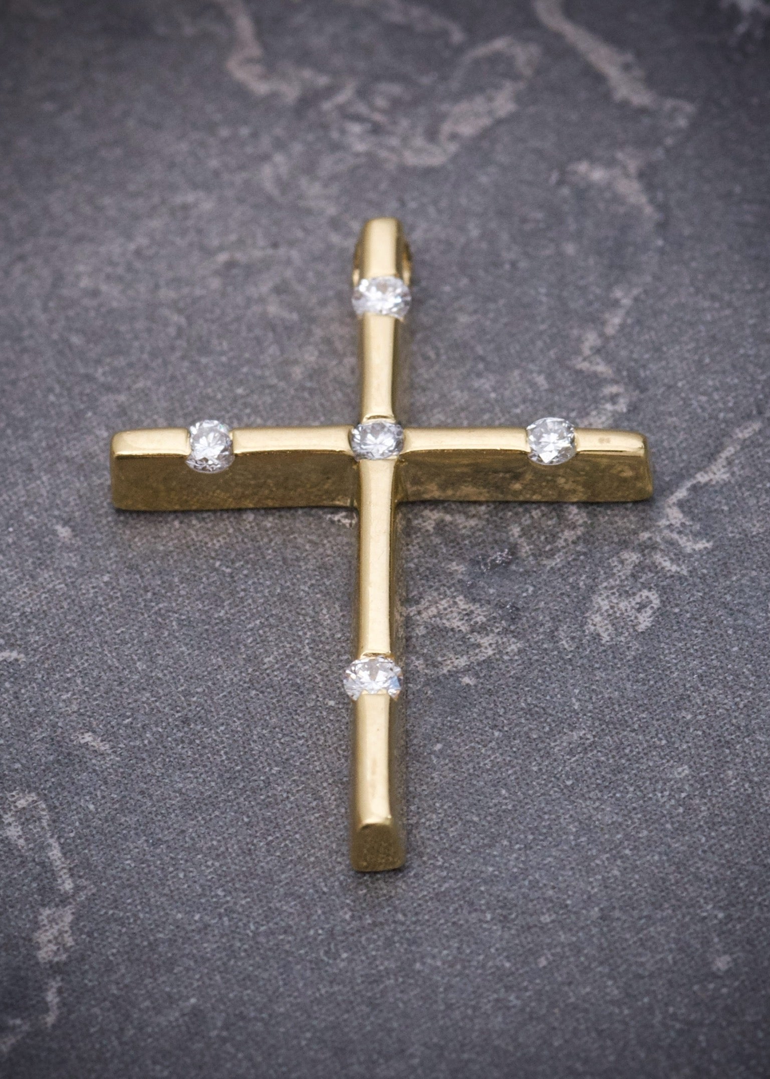 Dije cruz con swarovski blanco 1.5gr / Largo 1.9cm / Oro Amarillo italy cte M