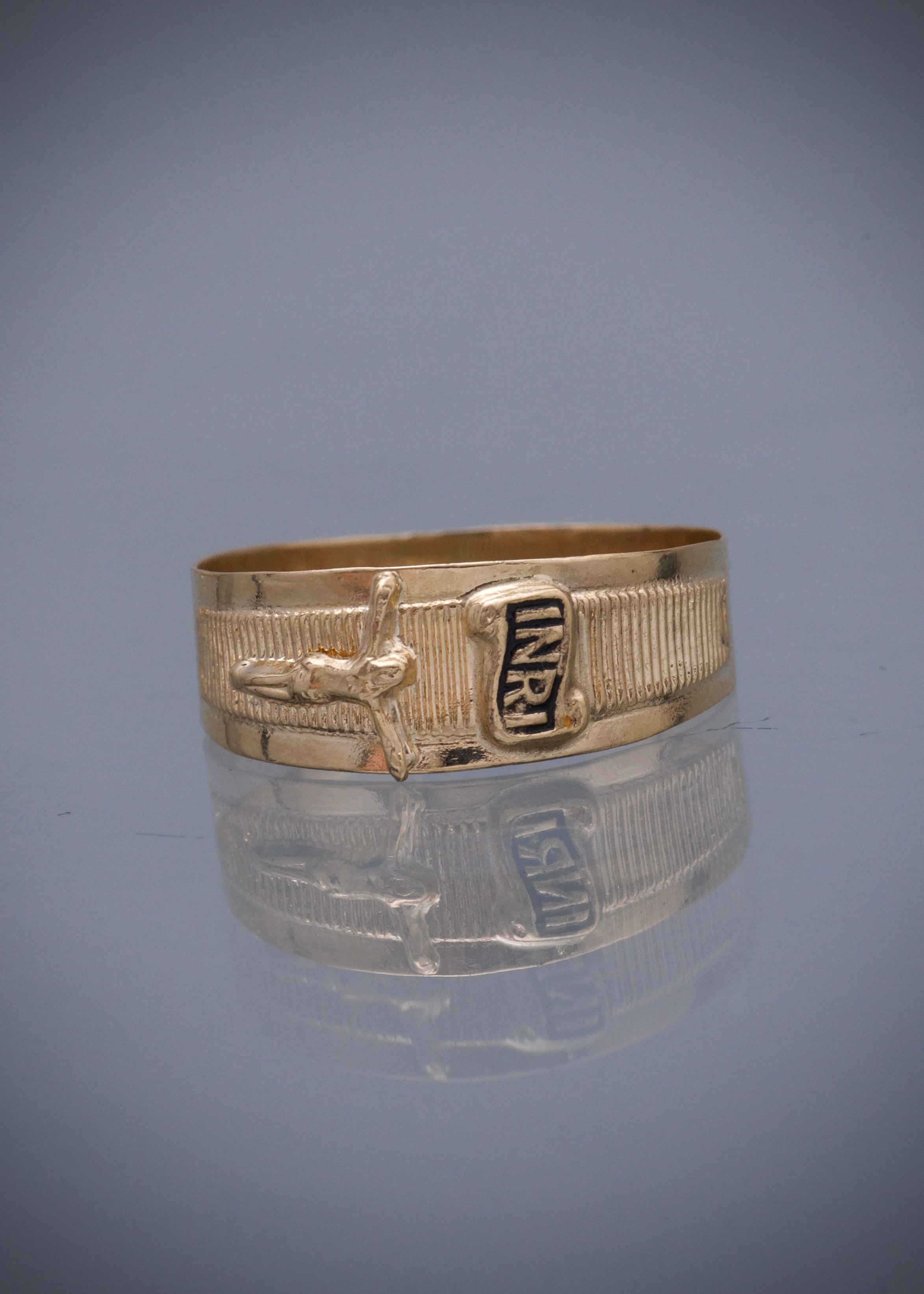 Anillo cruz con cristo 1.5gr / Talla 8 1/4 / Oro Amarillo Nac M