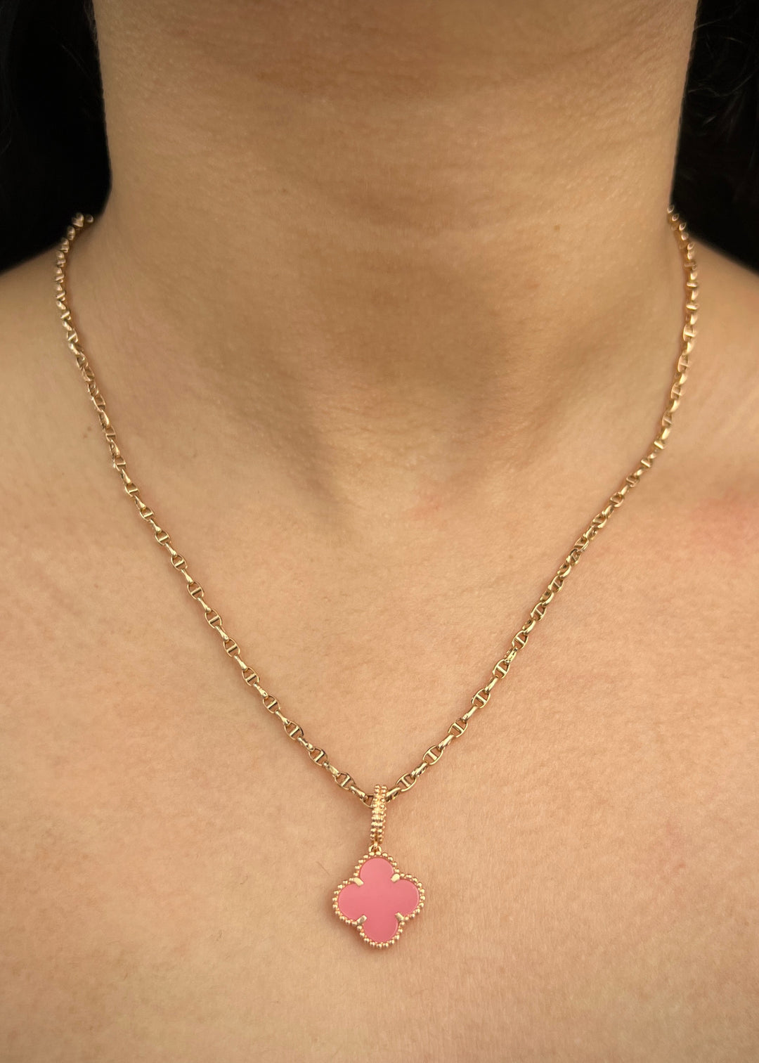 Dije lucky clover piedra rosada 1.8gr / Largo 2.3cm / Oro Rosado Nac B
