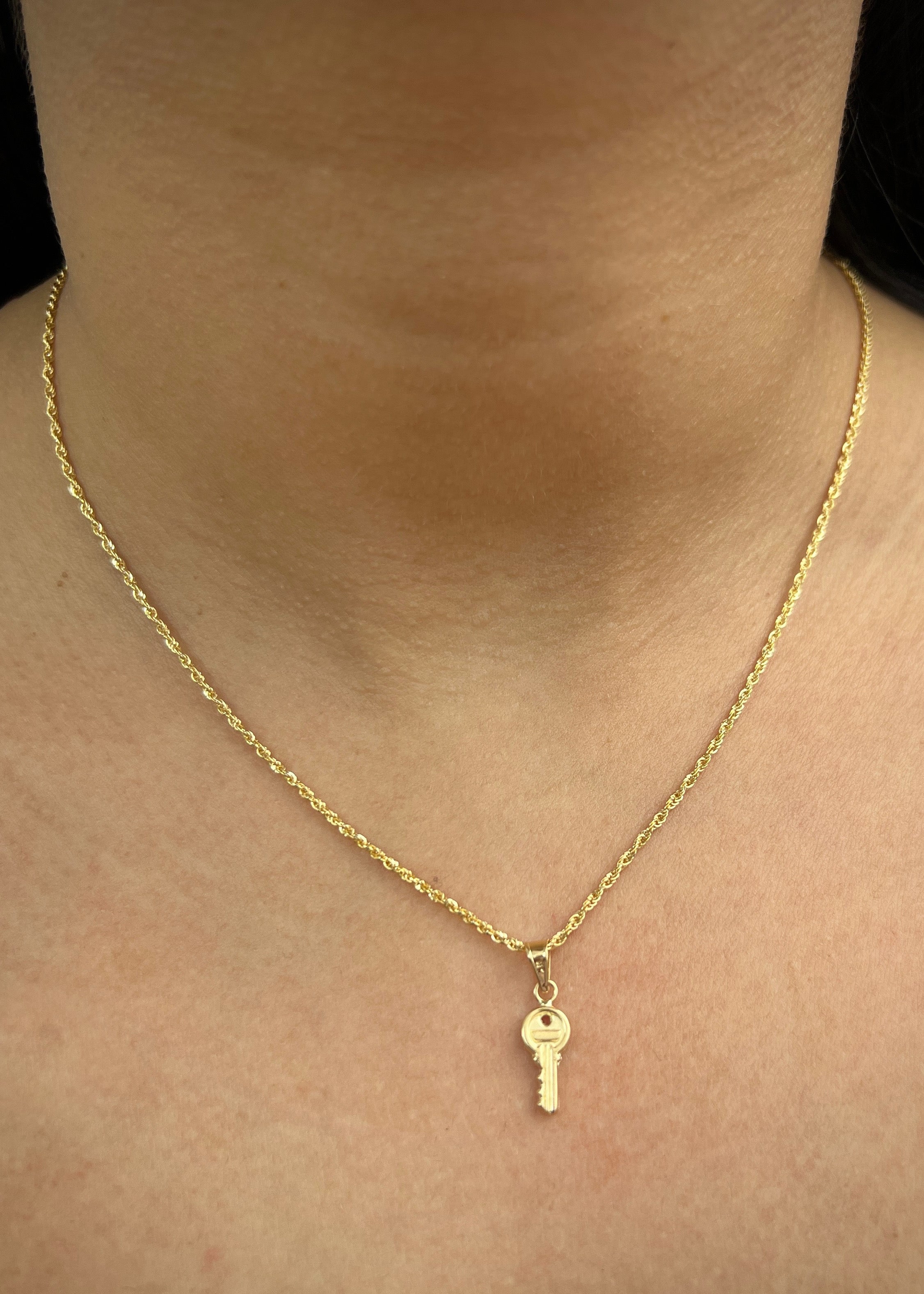 Dije llave 0.45gr / Largo 2cm / Oro Amarillo Nac M