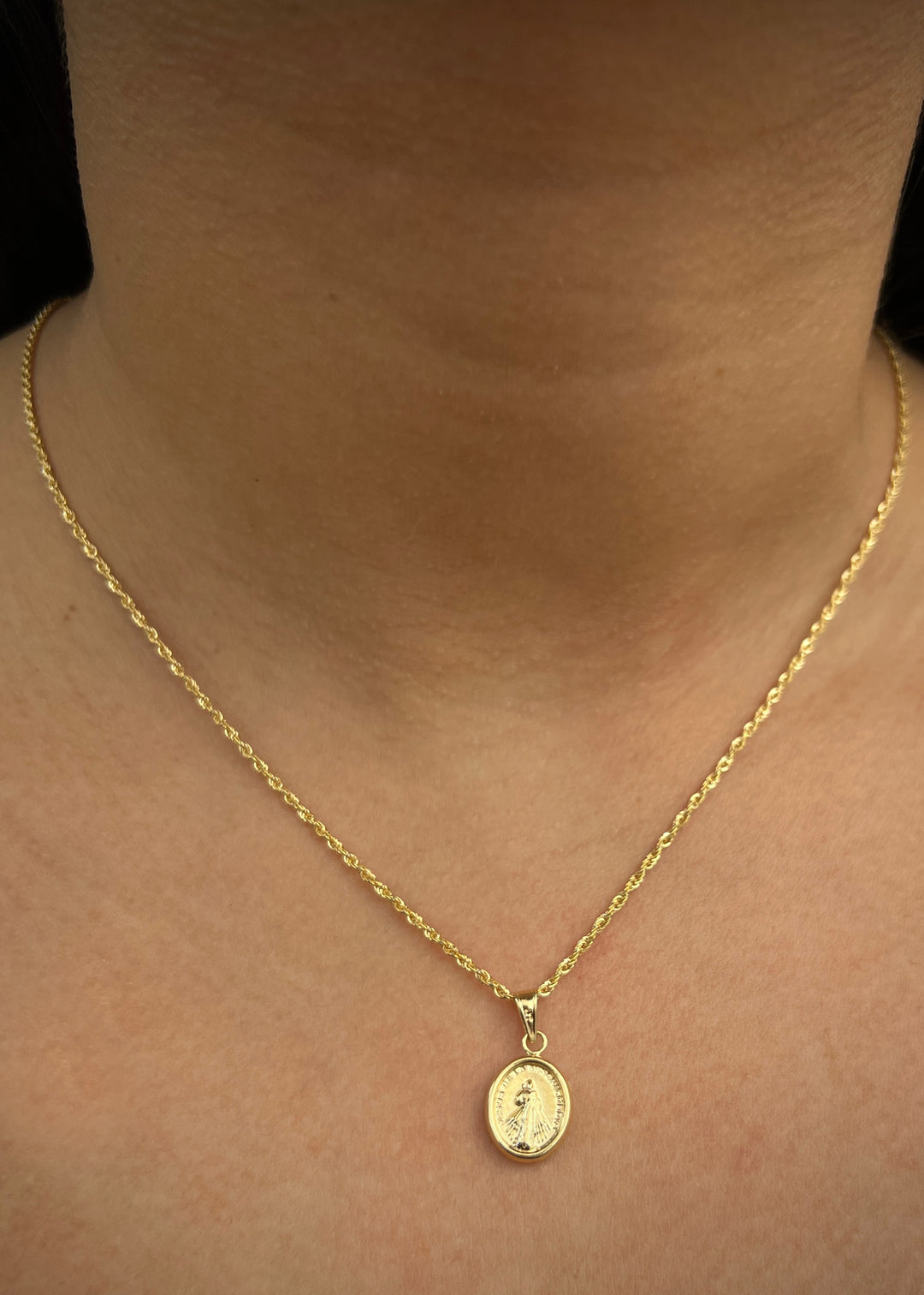 Dije de jesus de la misericordia 0.6gr / Largo 2cm Oro Amarillo — Oro Amarillo