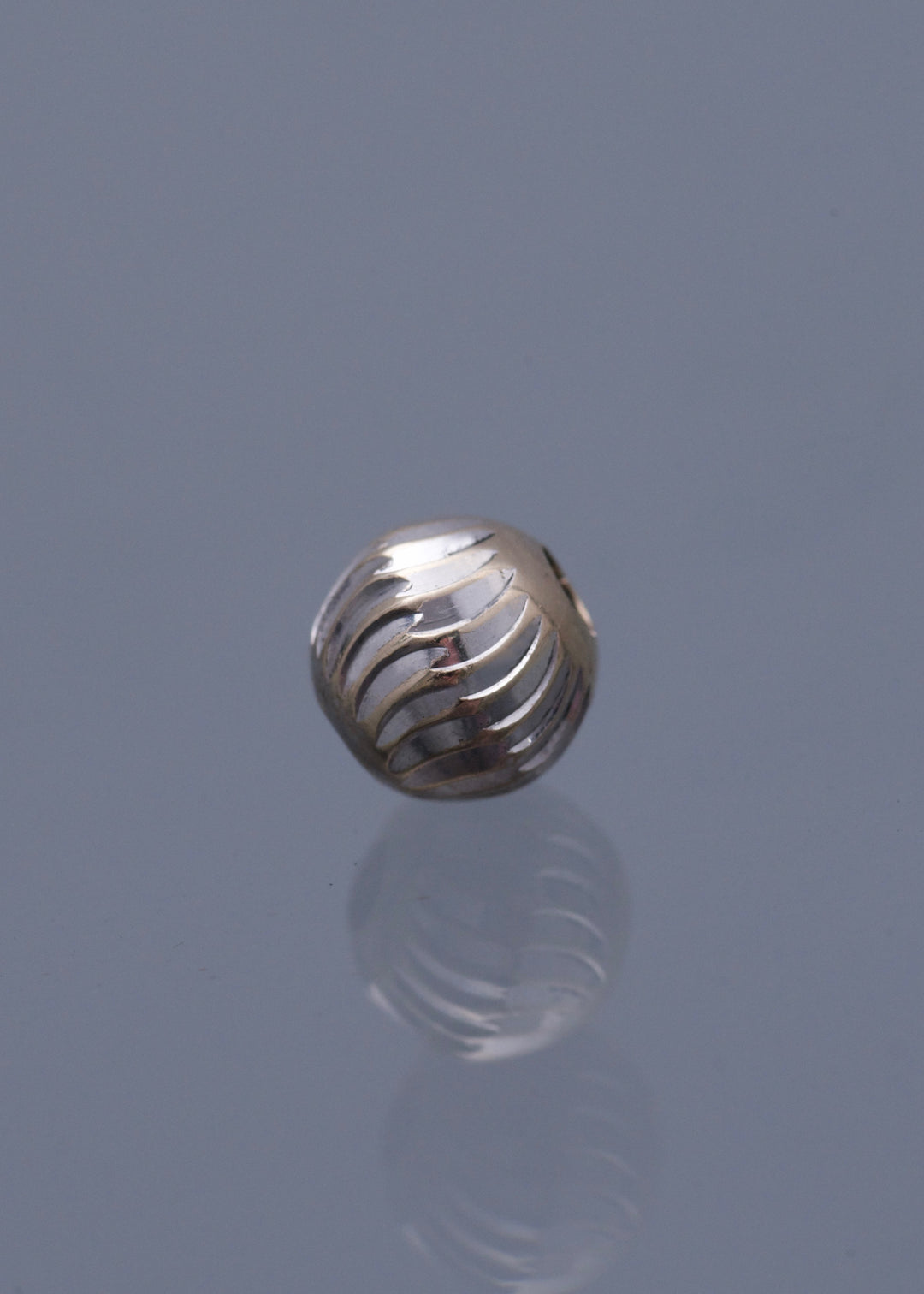 Bolas Diamantada Luna 6mm 0.35gr — Oro Blanco