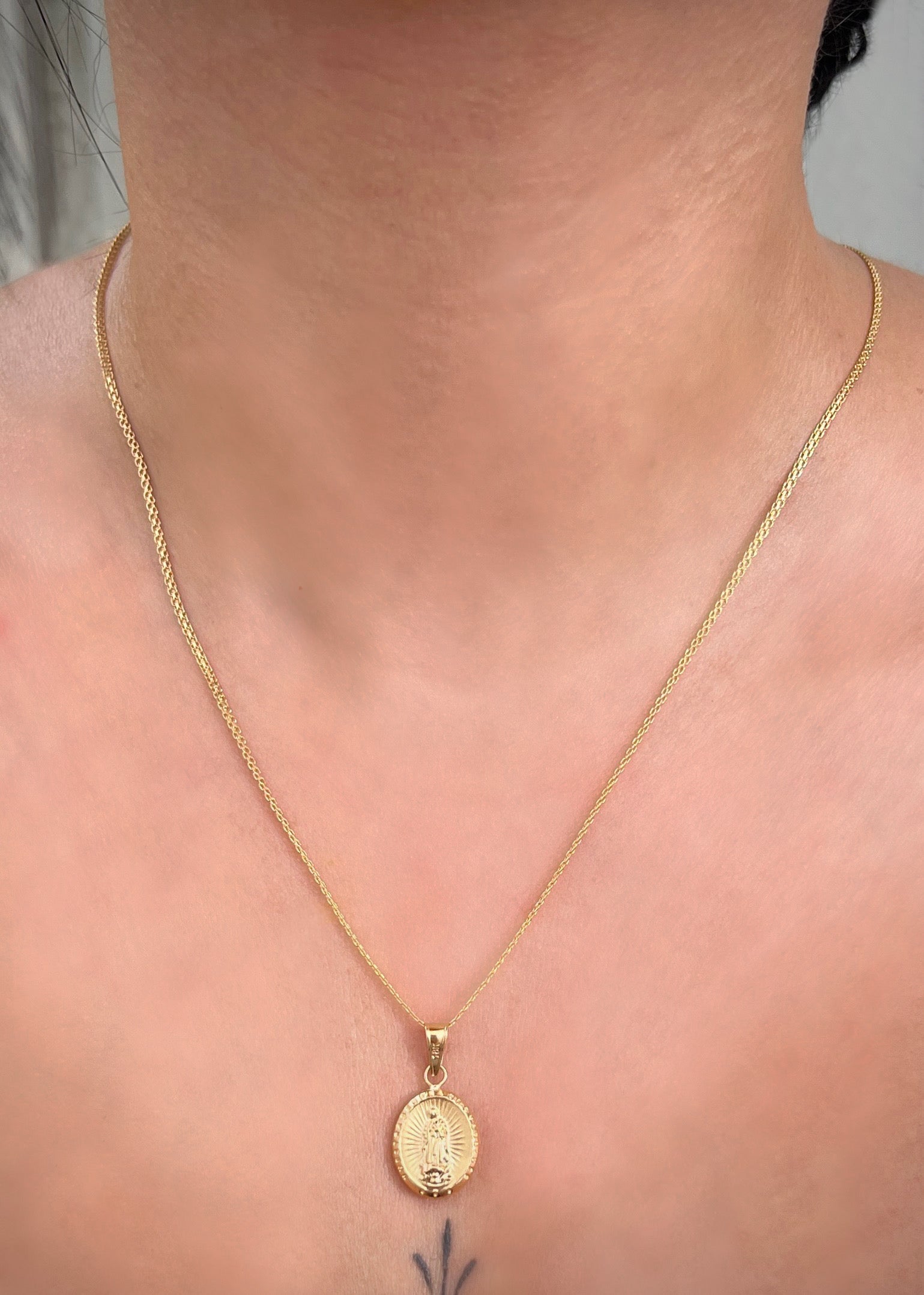 Dije virgen de guadalupe 0.9gr / Largo 2.4cm / Oro Amarillo Nac M