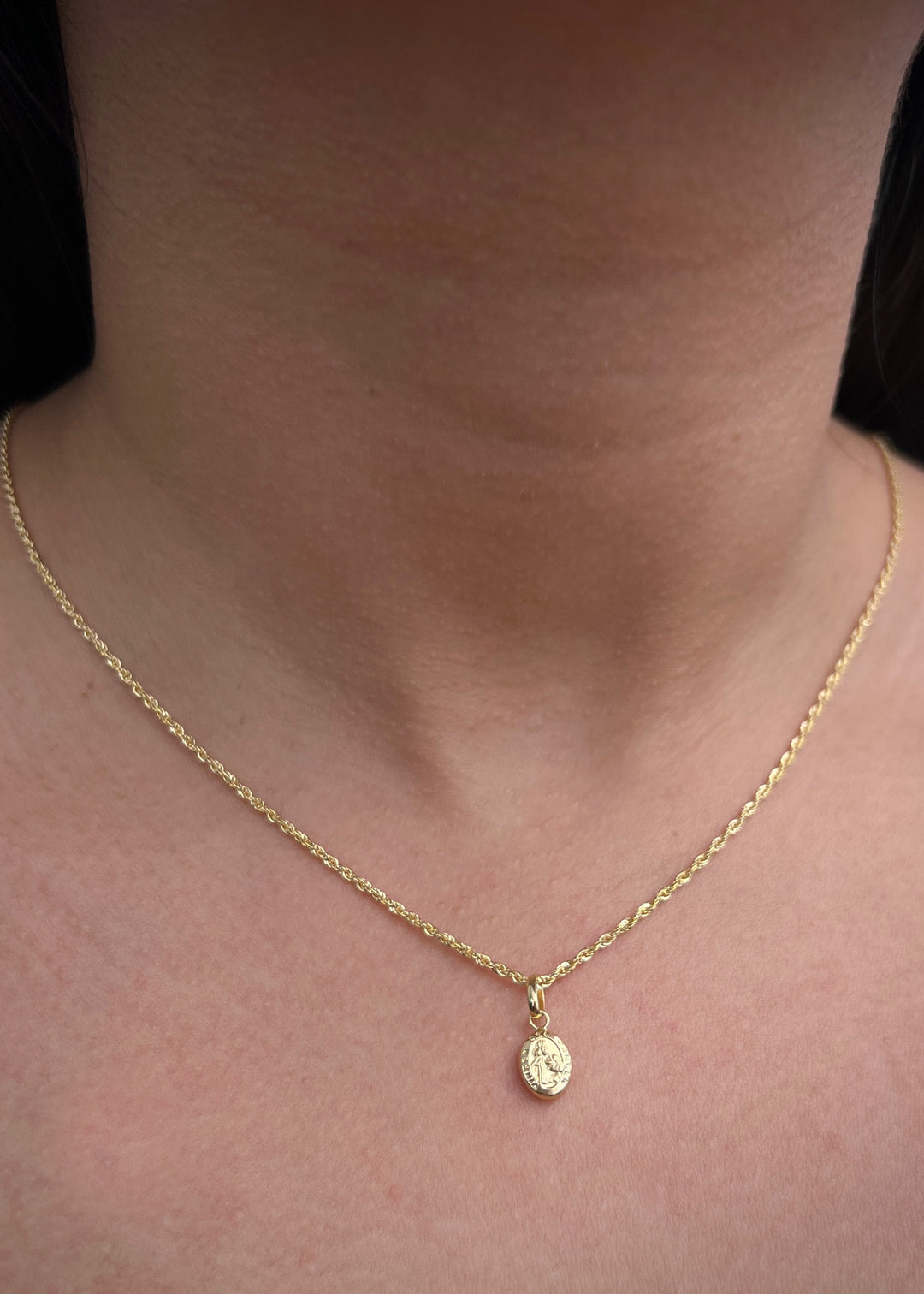 Dije virgen del carmen 0.35gr / Largo 1.5cm — Oro Amarillo