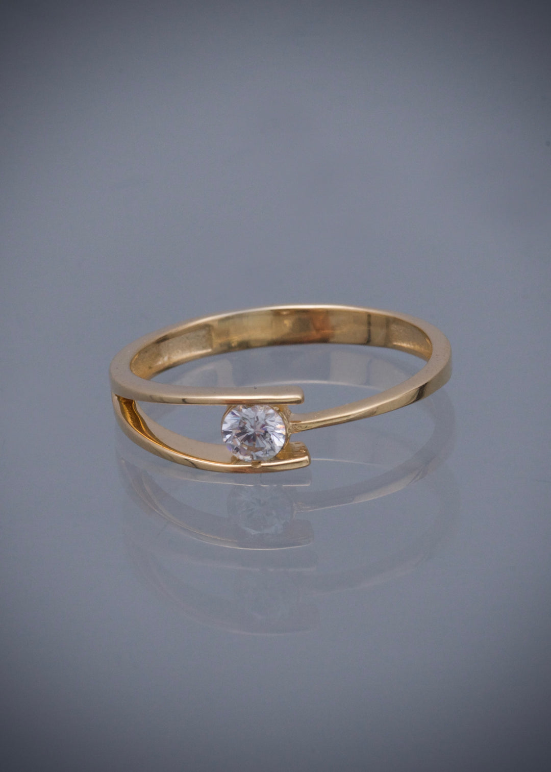 Anillo con swarovski blanco 1.75gr / Talla 7 — Oro Amarillo