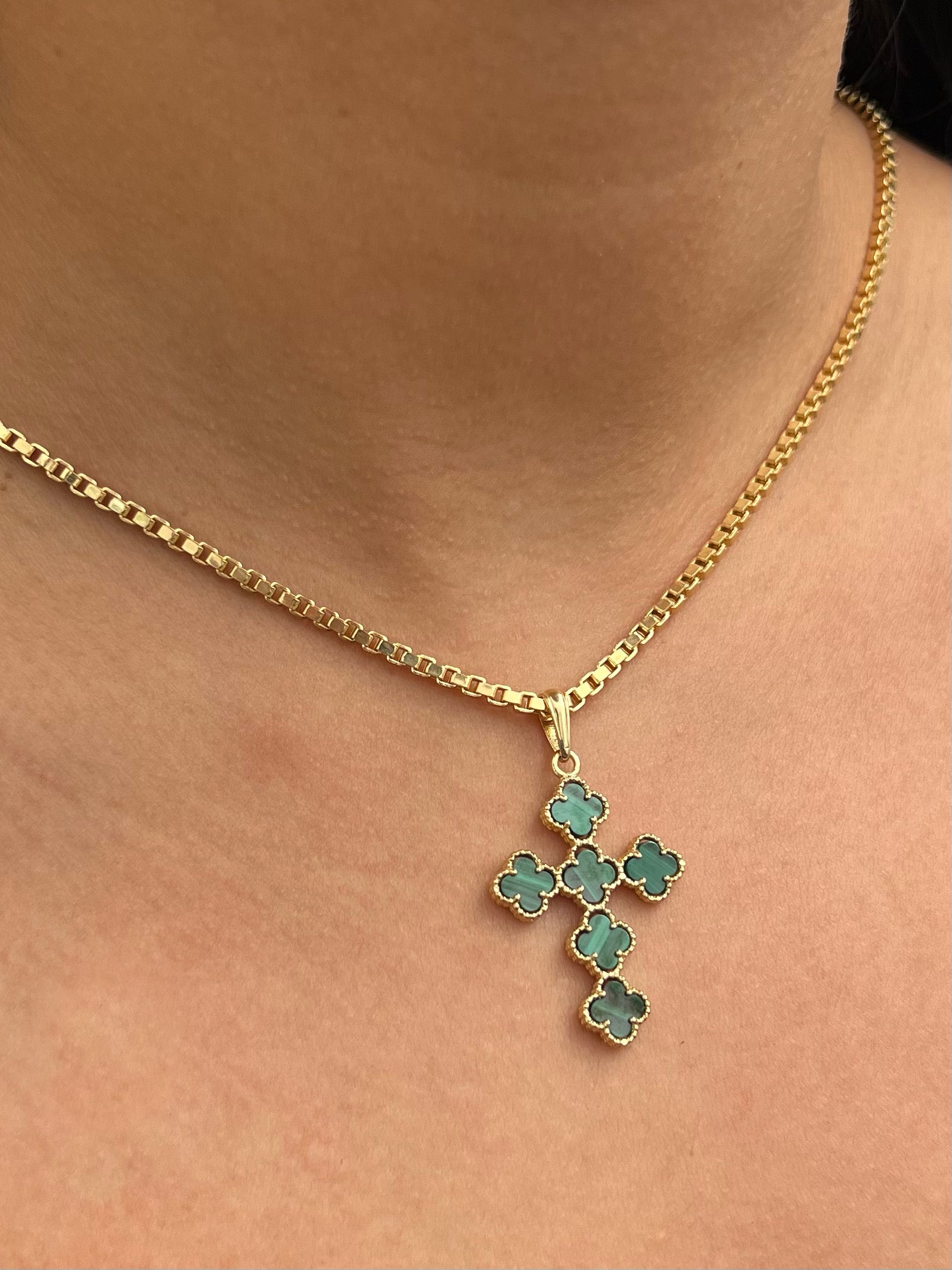 Dije cruz lucky clover verde 4.35gr / Largo 4cm / Oro Amarillo Nac P