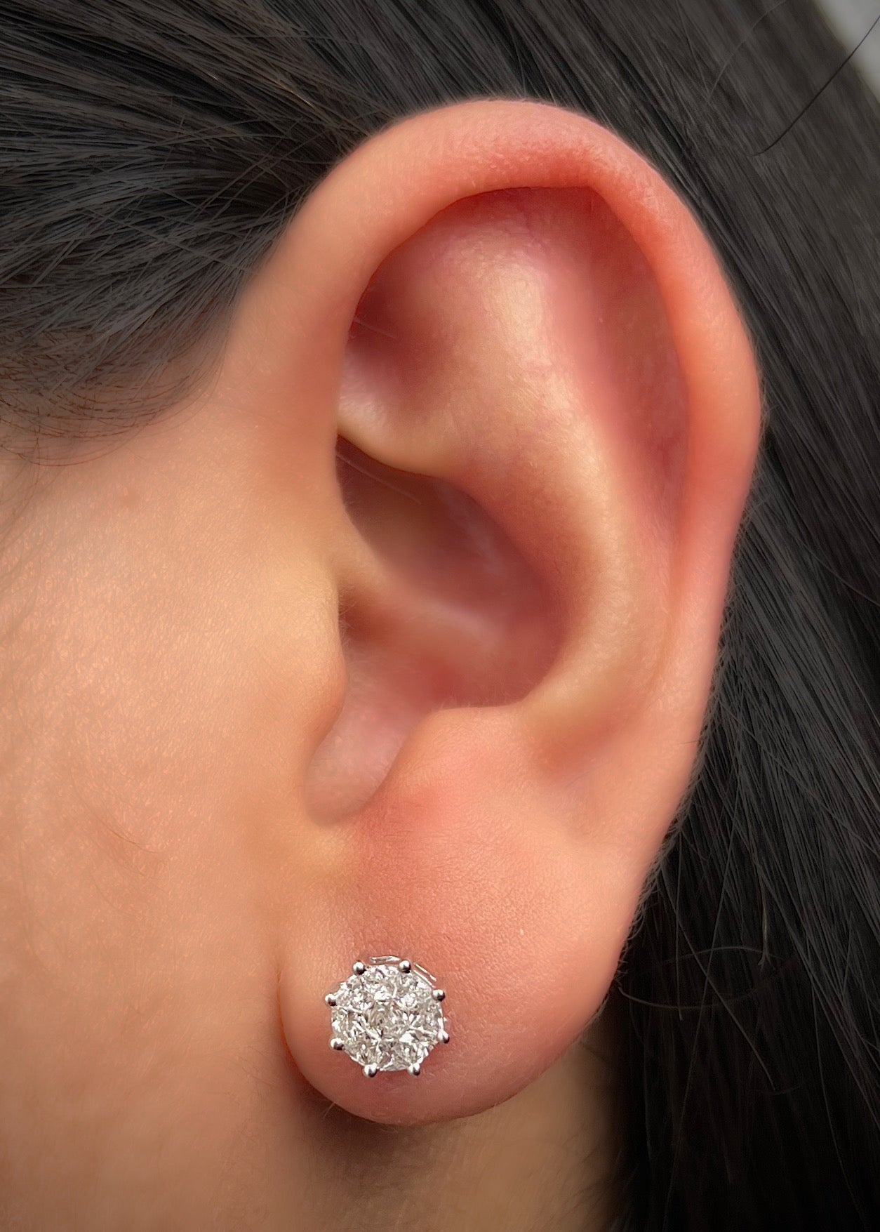 Topos con 135pts de diamantes 1.7gr / Largo 0.74cm / Oro Blanco Nac (Joya) B