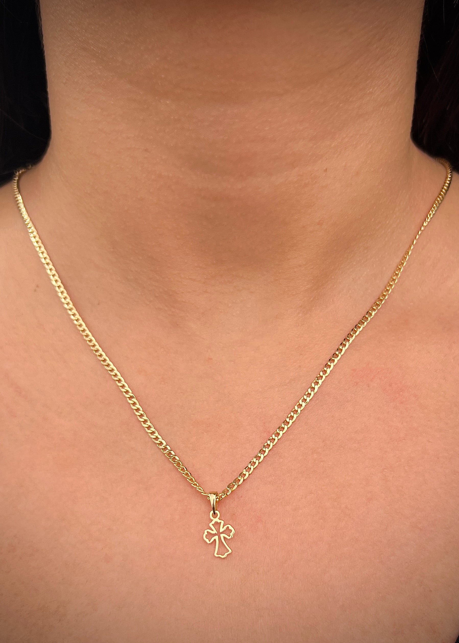 Dije cruz 0.45gr / Largo 1.6cm / Oro Amarillo Nac P