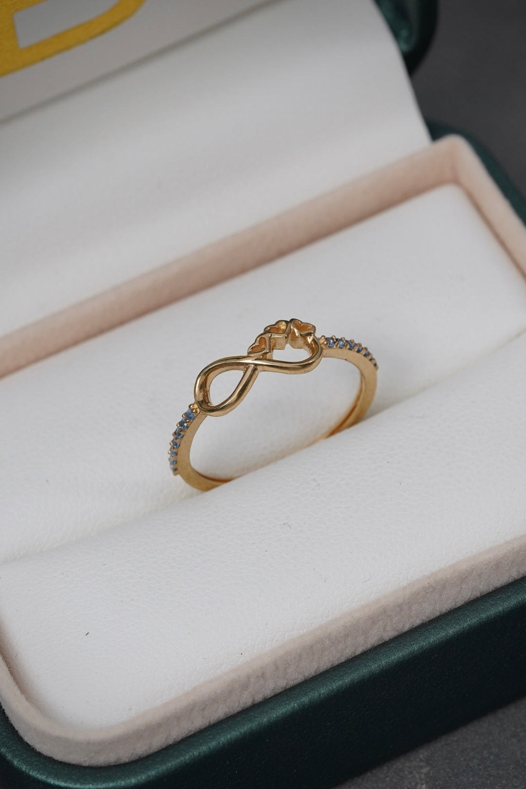 Anillo Infinito Con Swarovski Azul 1.7gr / Talla 6 3/4 — Oro Amarillo