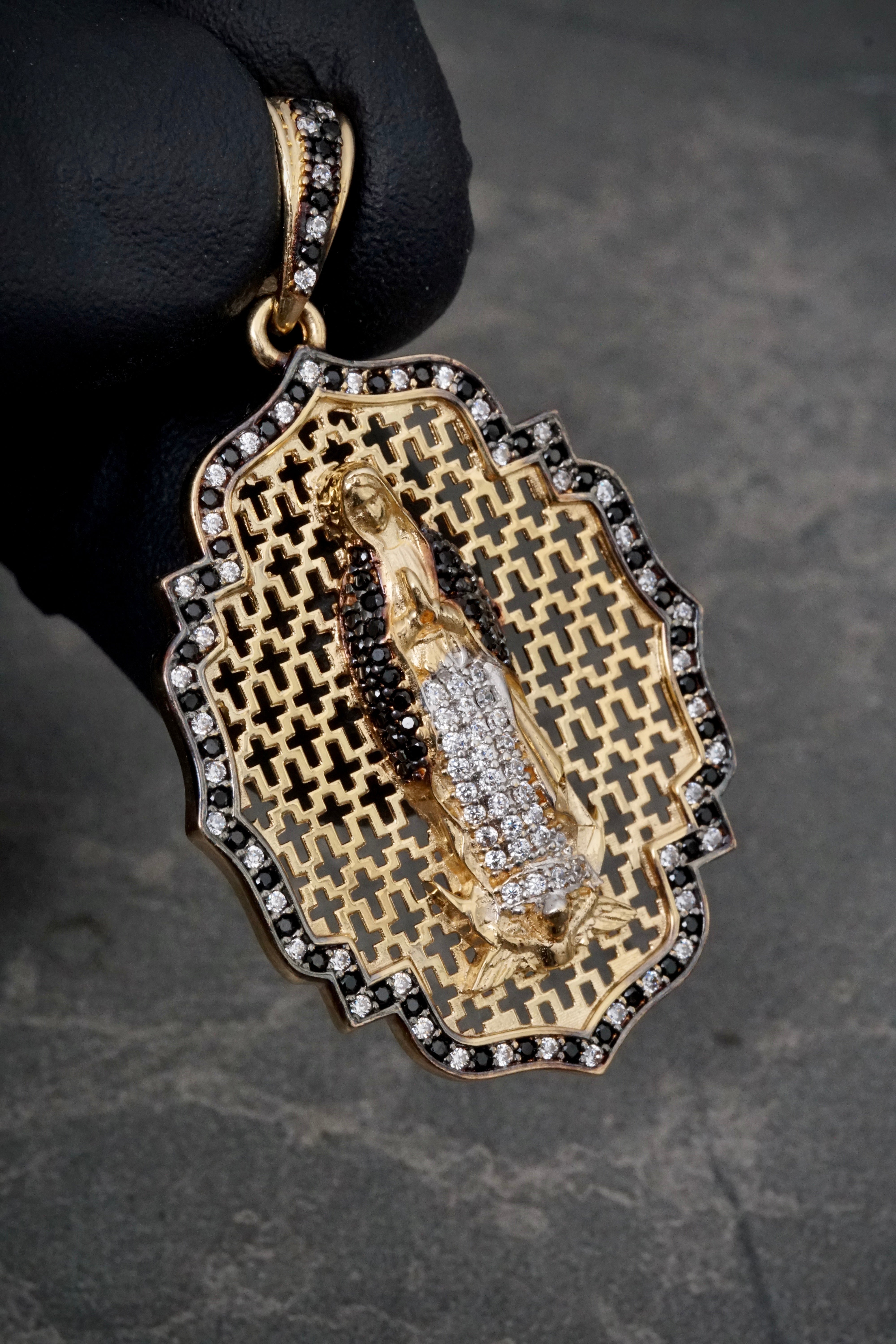 Dije virgen de guadalupe con swarovski negro y blanco 8.05gr / Largo 4.8cm / Oro Amarillo Nac P
