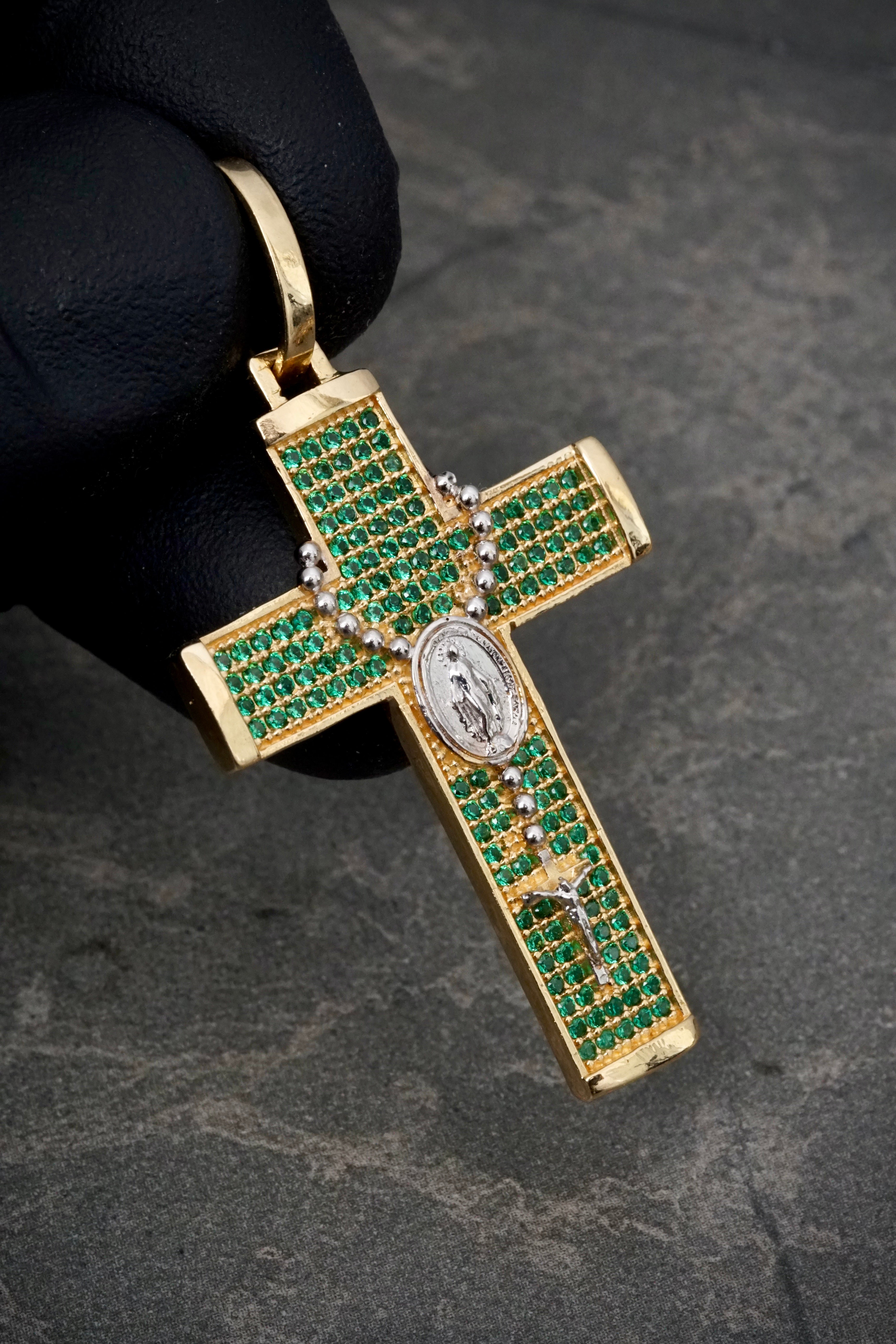 Dije cruz con swarovski verde 6.25gr / Largo 4.8cm / Dos Oros Nac P