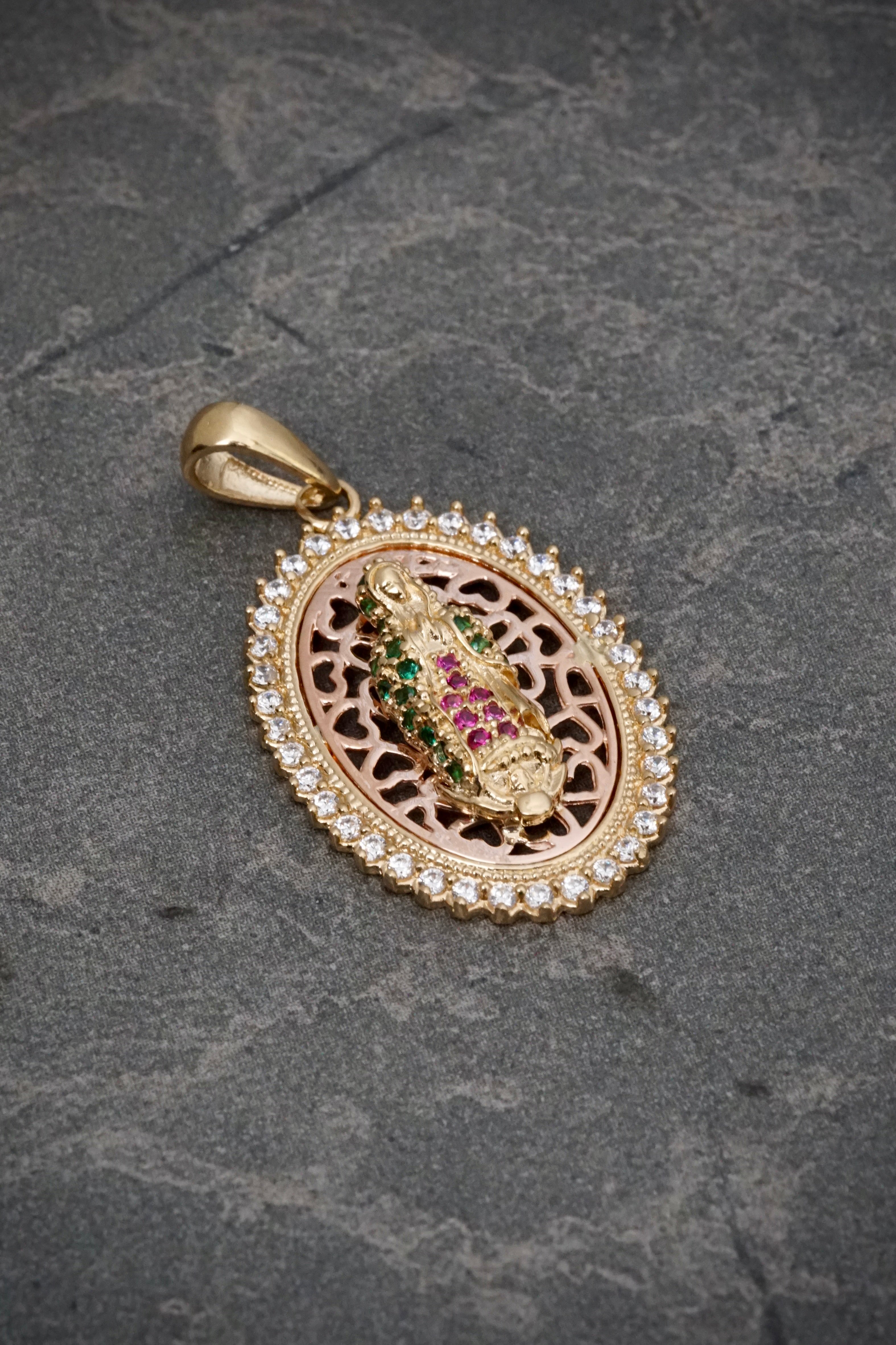 Dije virgen de guadalupe con swarovski fucsia y verde 4.3gr / Largo 3.3cm / Dos Oros Nac B