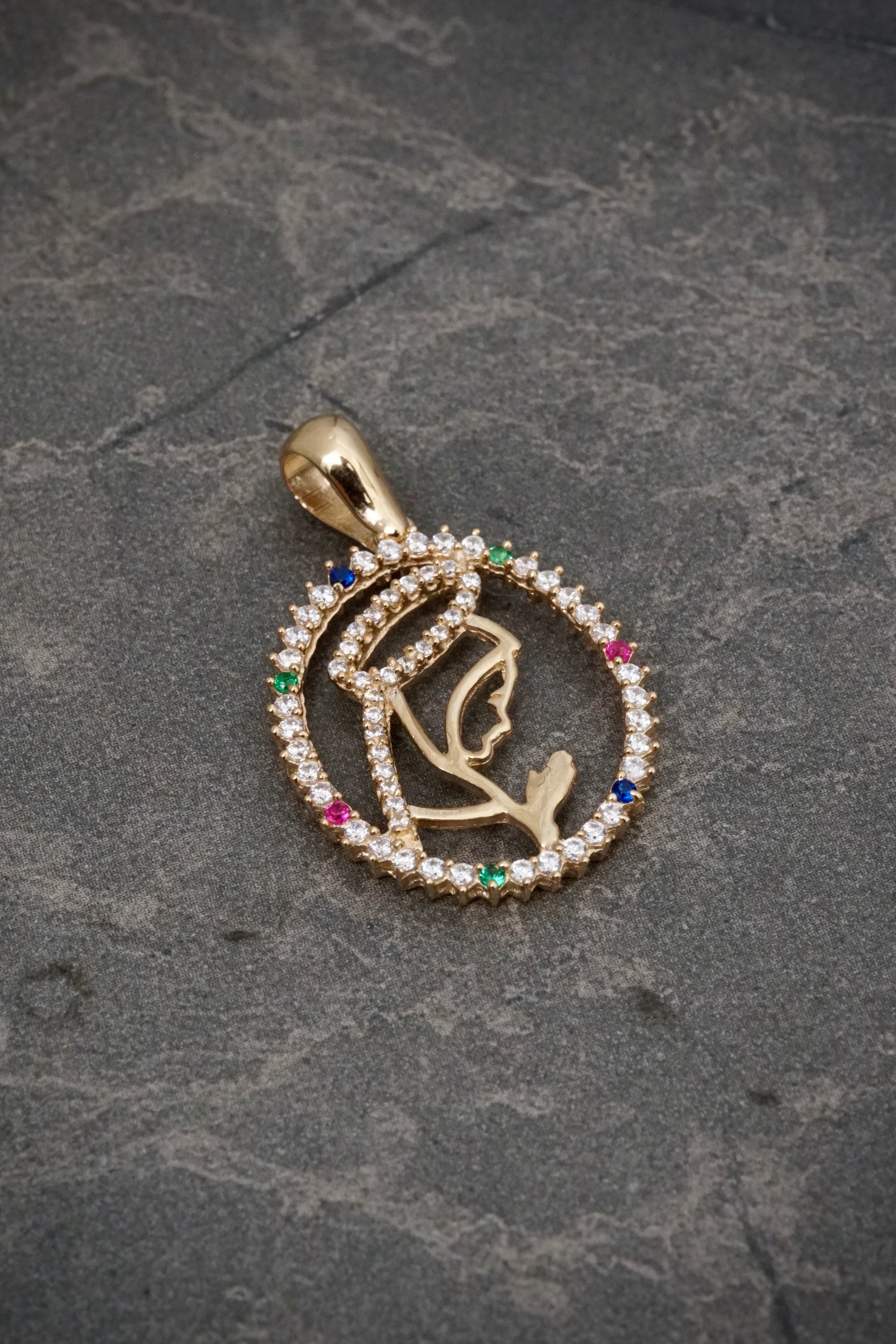 Dije virgen maria con swarovski multicolor 2.95gr / Largo 3cm / Oro Amarillo Nac B
