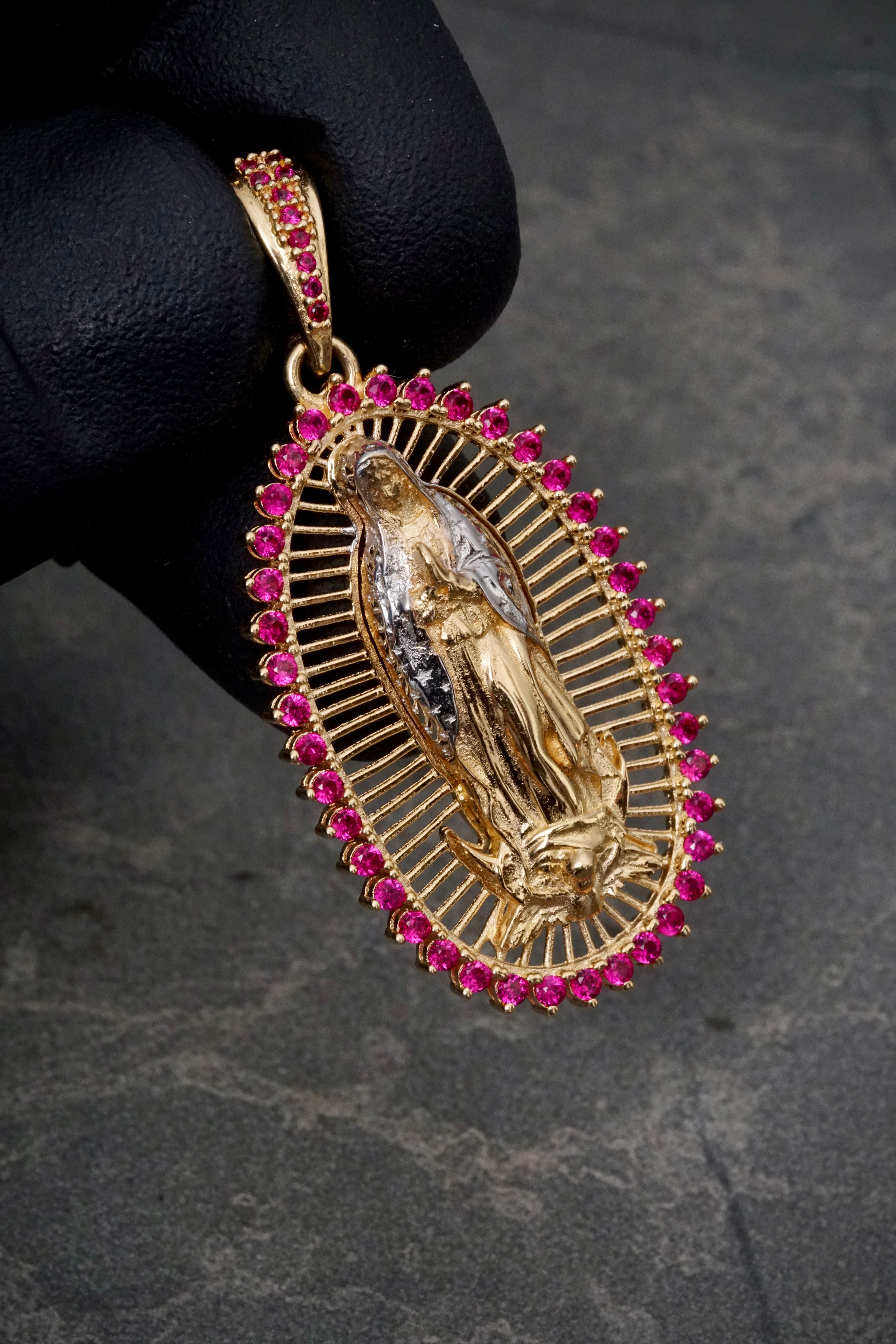 Dije virgen de guadalupe con swarovski fucsia 6.6gr / Largo 4.4cm / Dos Oros Nac B