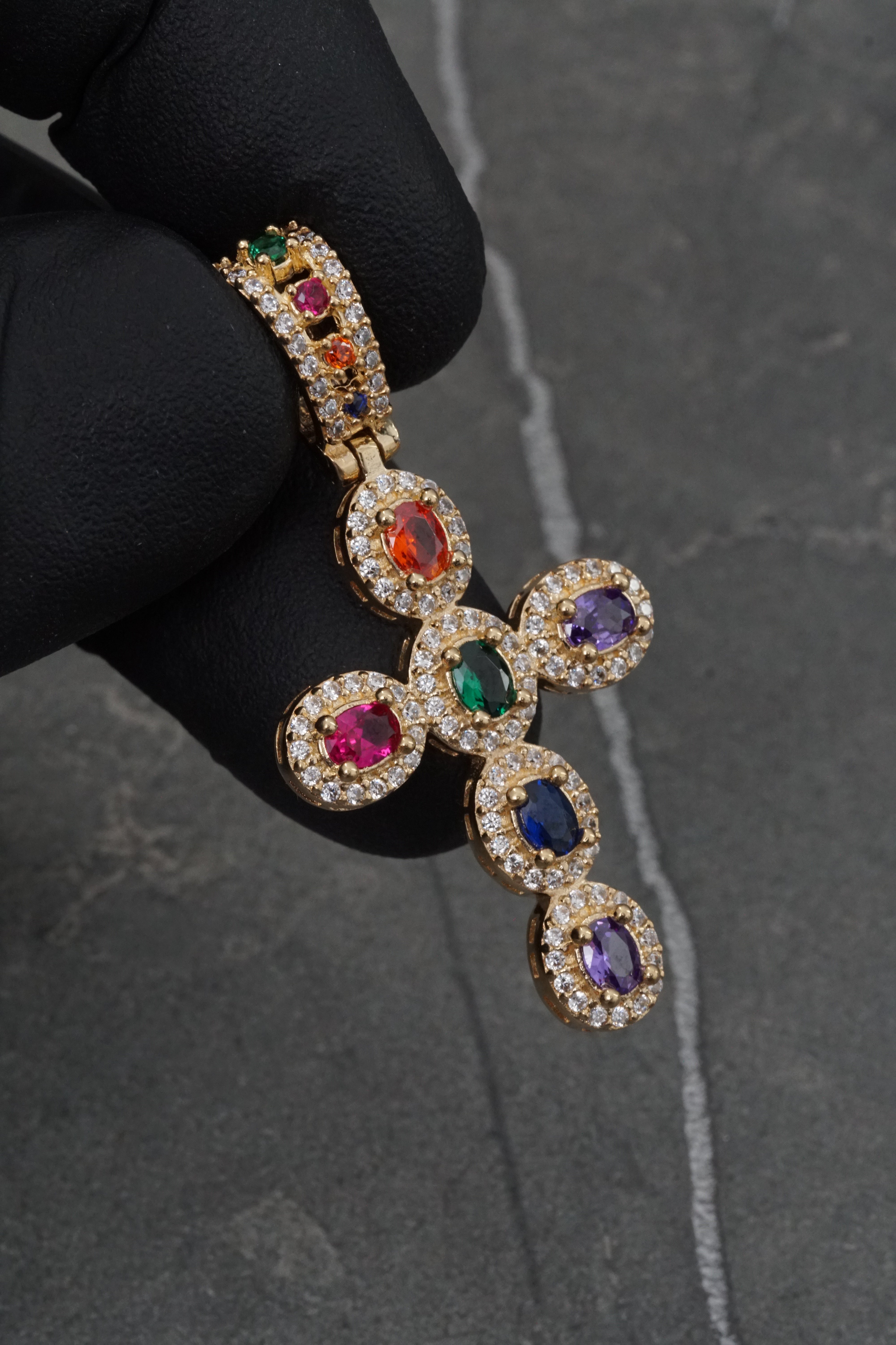 Dije cruz con swarovski multicolor 5.4gr / Largo 4.3cm / Oro Amarillo Nac M