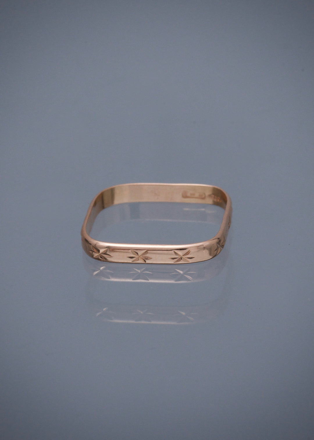 Anillo cuadrado 1.55gr / Talla 6 1/2 — Oro Rosado