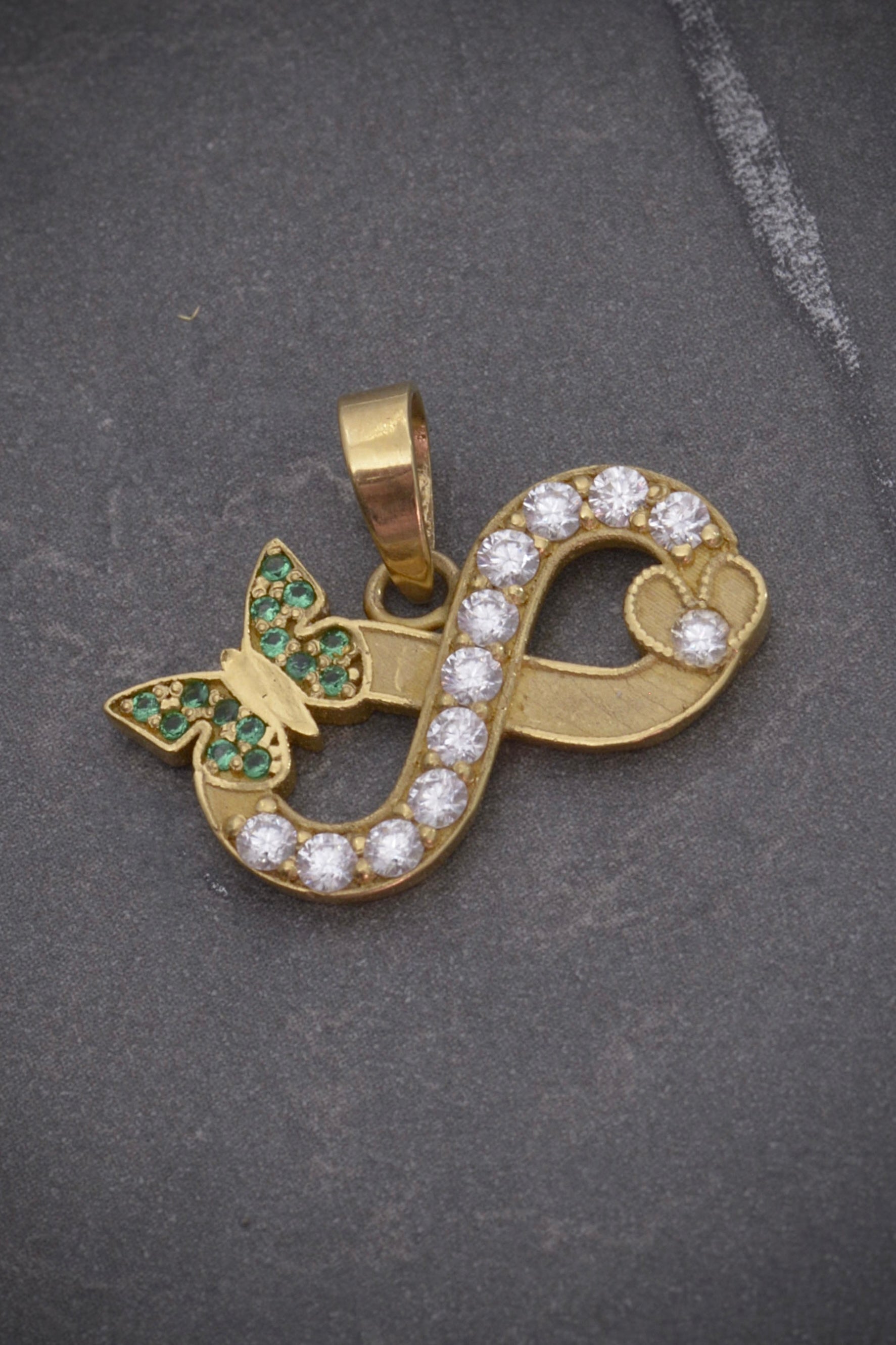 Dije de infinito con moissanitas blancas 0.38qts (38pts) 3.1gr / Oro Amarillo (Joya) P