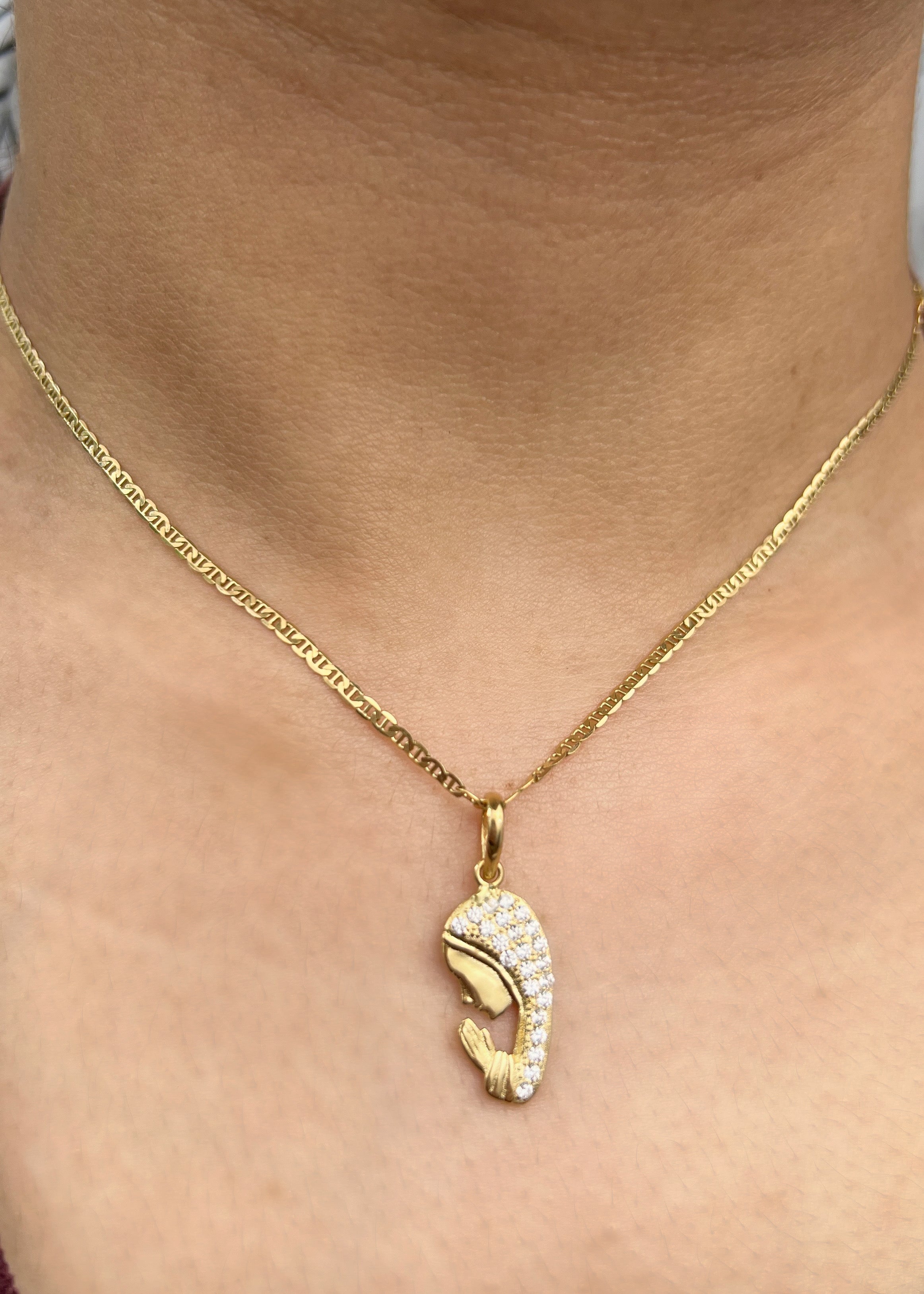 Dije virgen maria con swarovski blanco 2.05gr / Largo: 2.8cm / Oro Amarillo Nac B