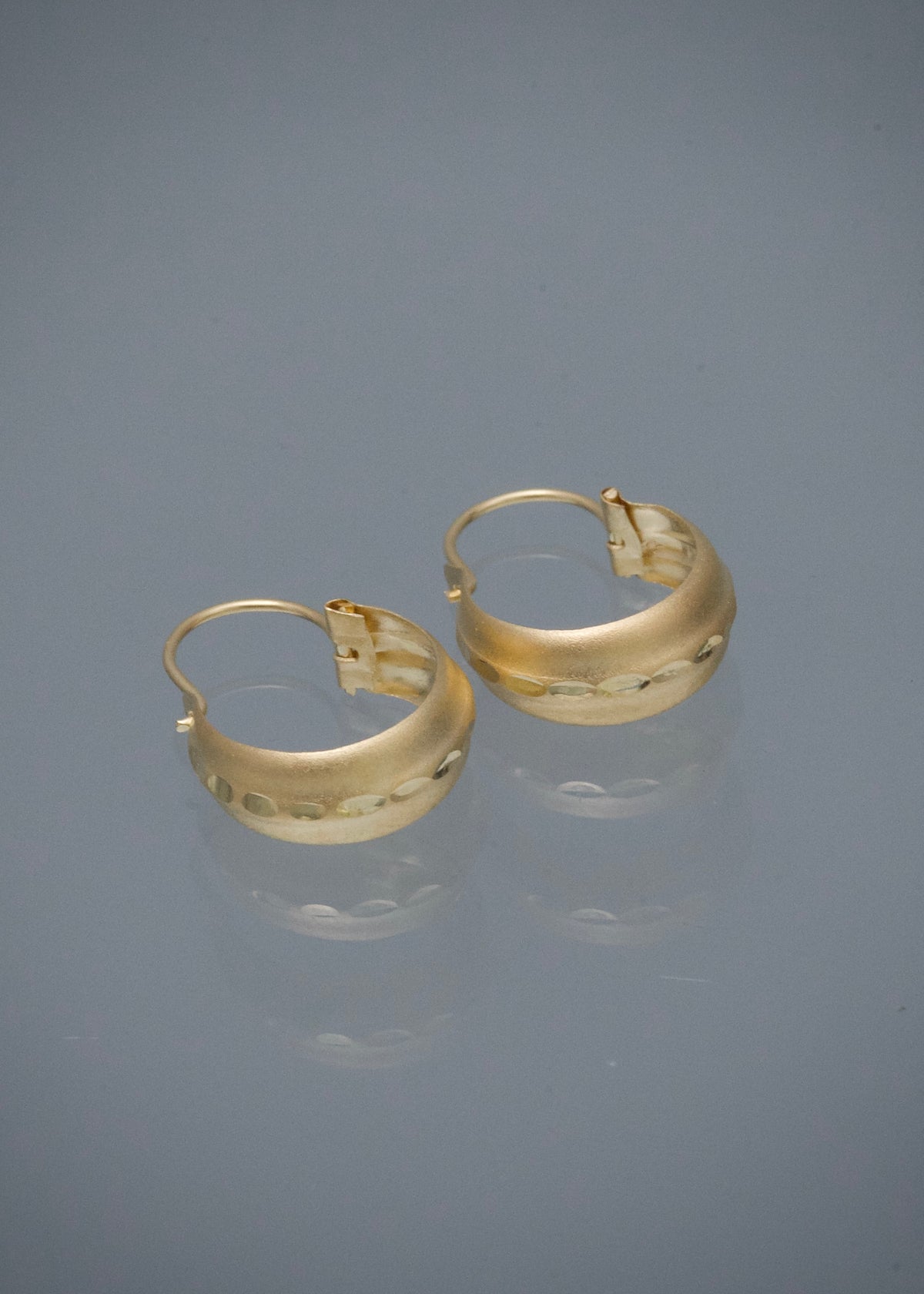 Candongas Mate 0.9gr / 1.8cm / 5.4mm — Oro Amarillo