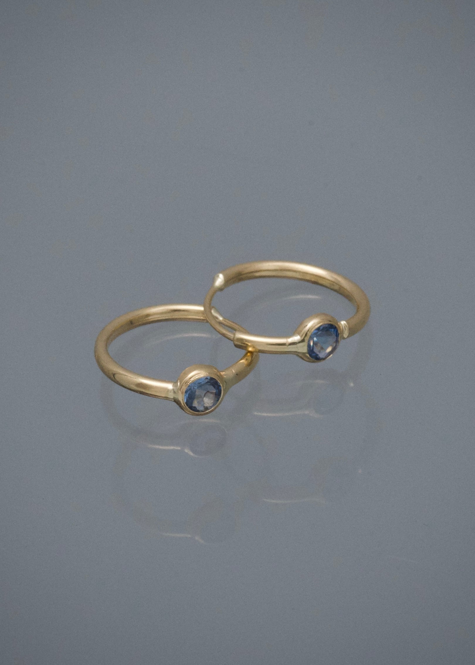 Candongas con Swarovski Azul 0.5gr / 1.1cm / 3.4mm — Oro Amarillo