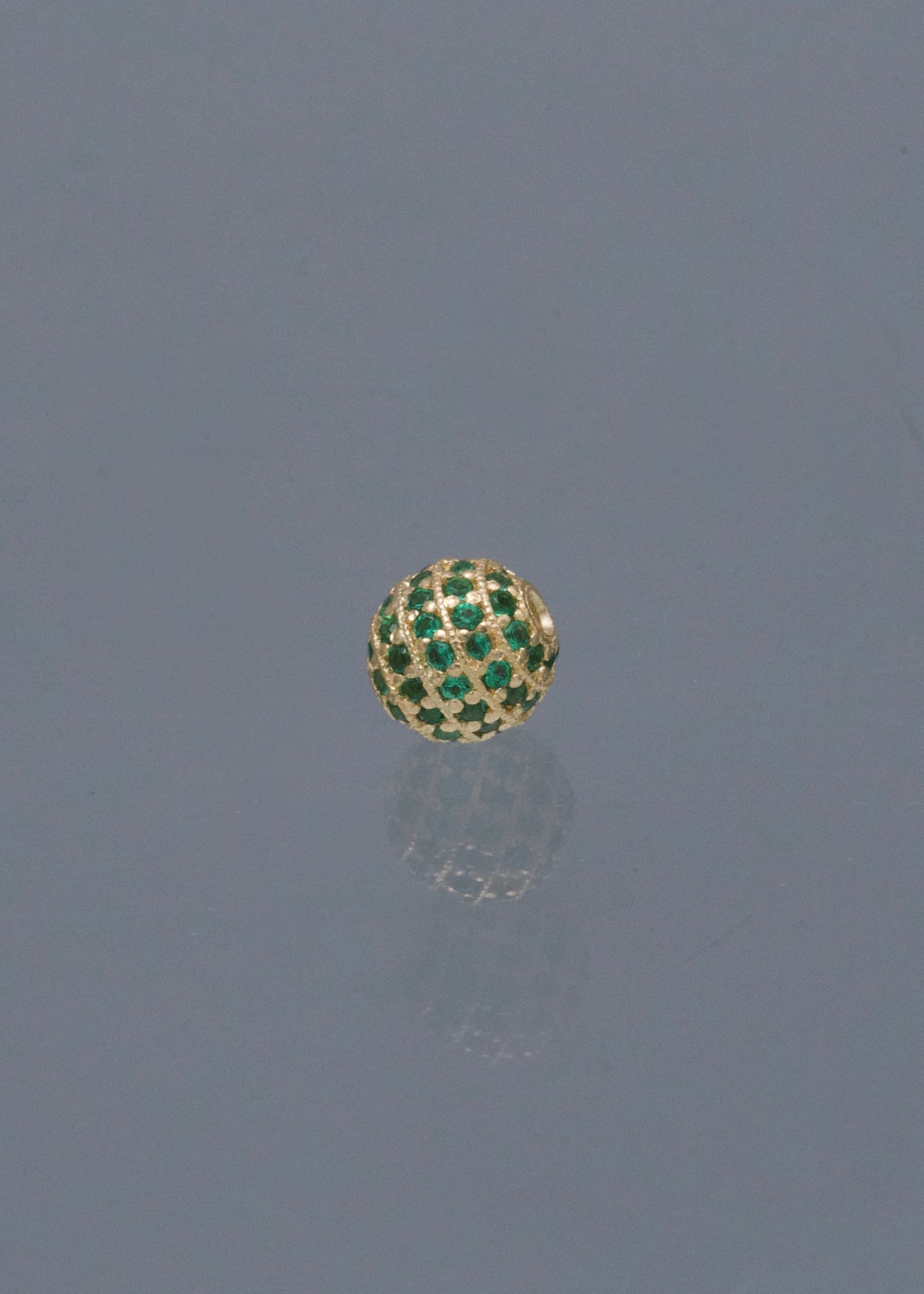 Herraje Bola de Fuego con Swarovski Verde 0.85gr / 0.6cm / 6.1mm — Oro Amarillo