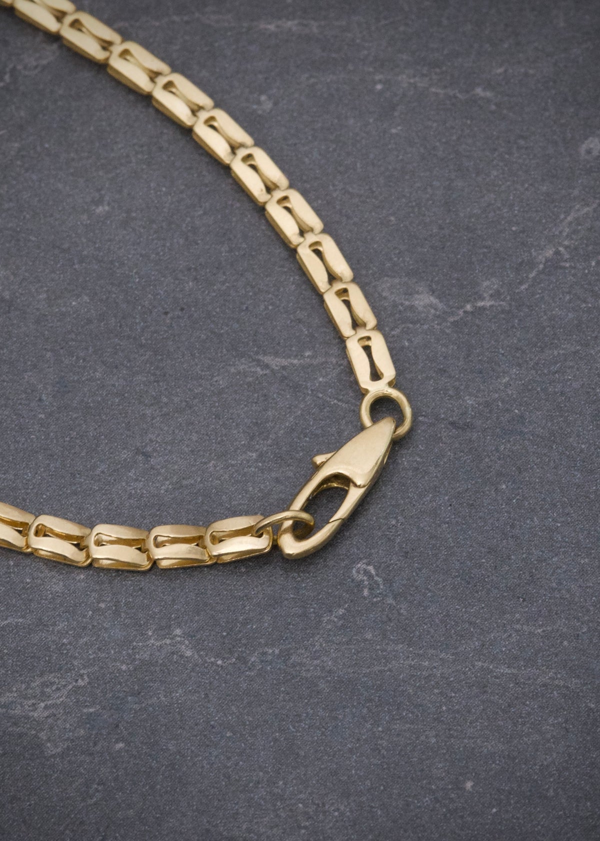 Cadena con Diamantes y Esmeralda 14.6gr / 40cm / 2.7mm — Oro Amarillo