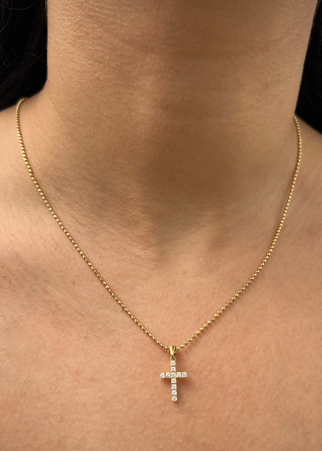 Dije Cruz con 22pts de Diamantes 1.15gr / 1.9cm / 9.5mm — Oro Amarillo