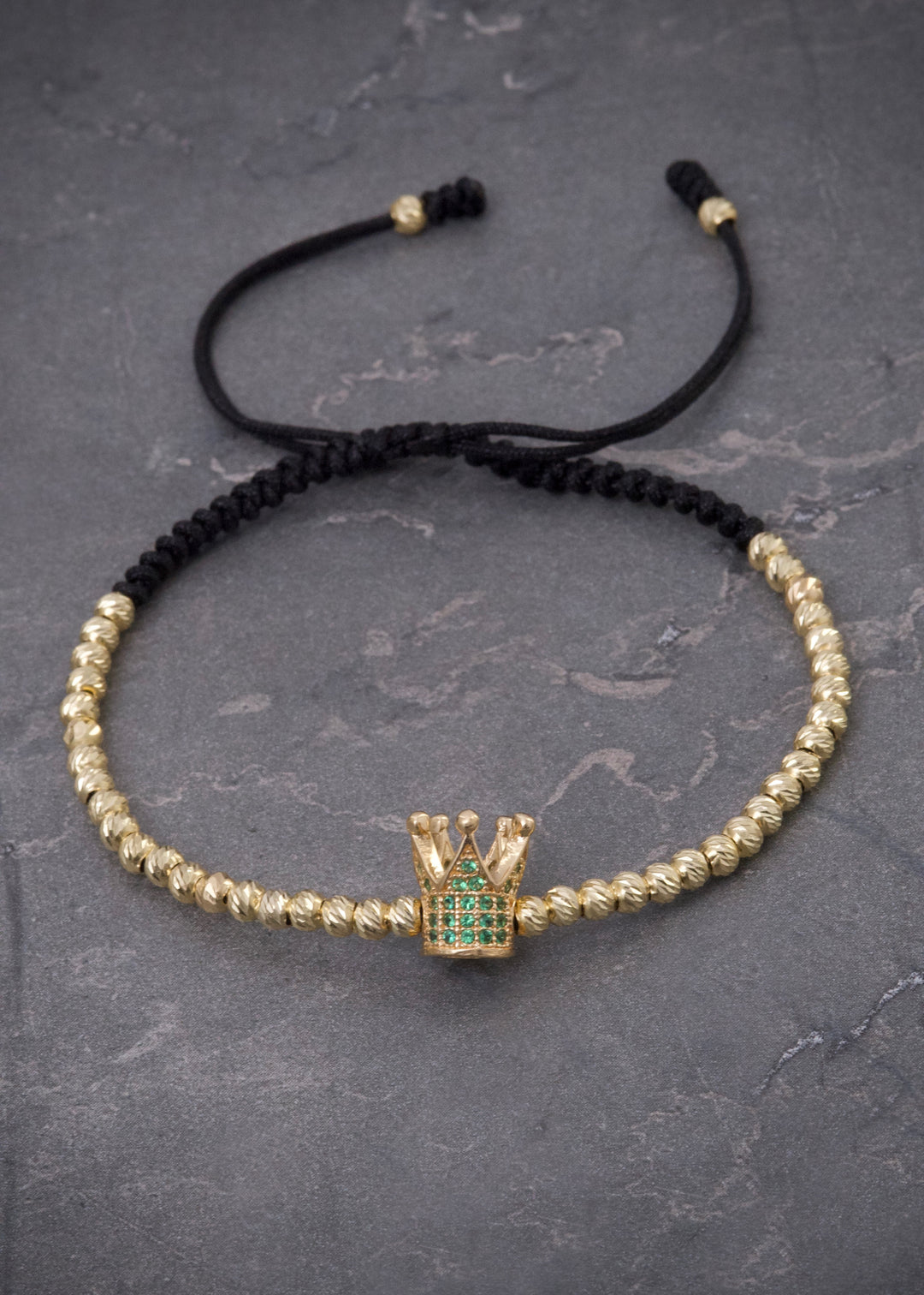 Pulsera en hilo negro con herraje corona y bolas diamantadas 3.8gr / Oro Amarillo (Joya) M