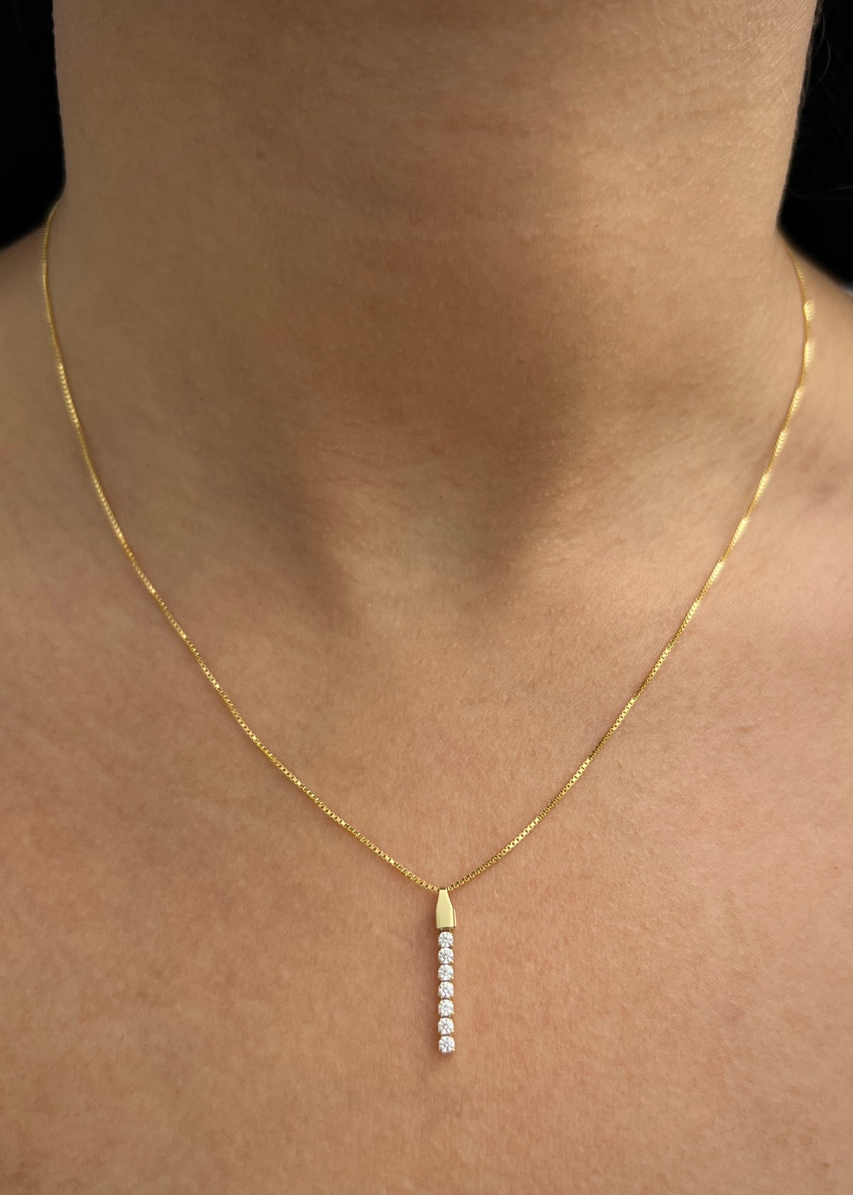 Dije con Swarovski Blanco 0.3gr / 1.9cm / 1.8mm — Oro Amarillo