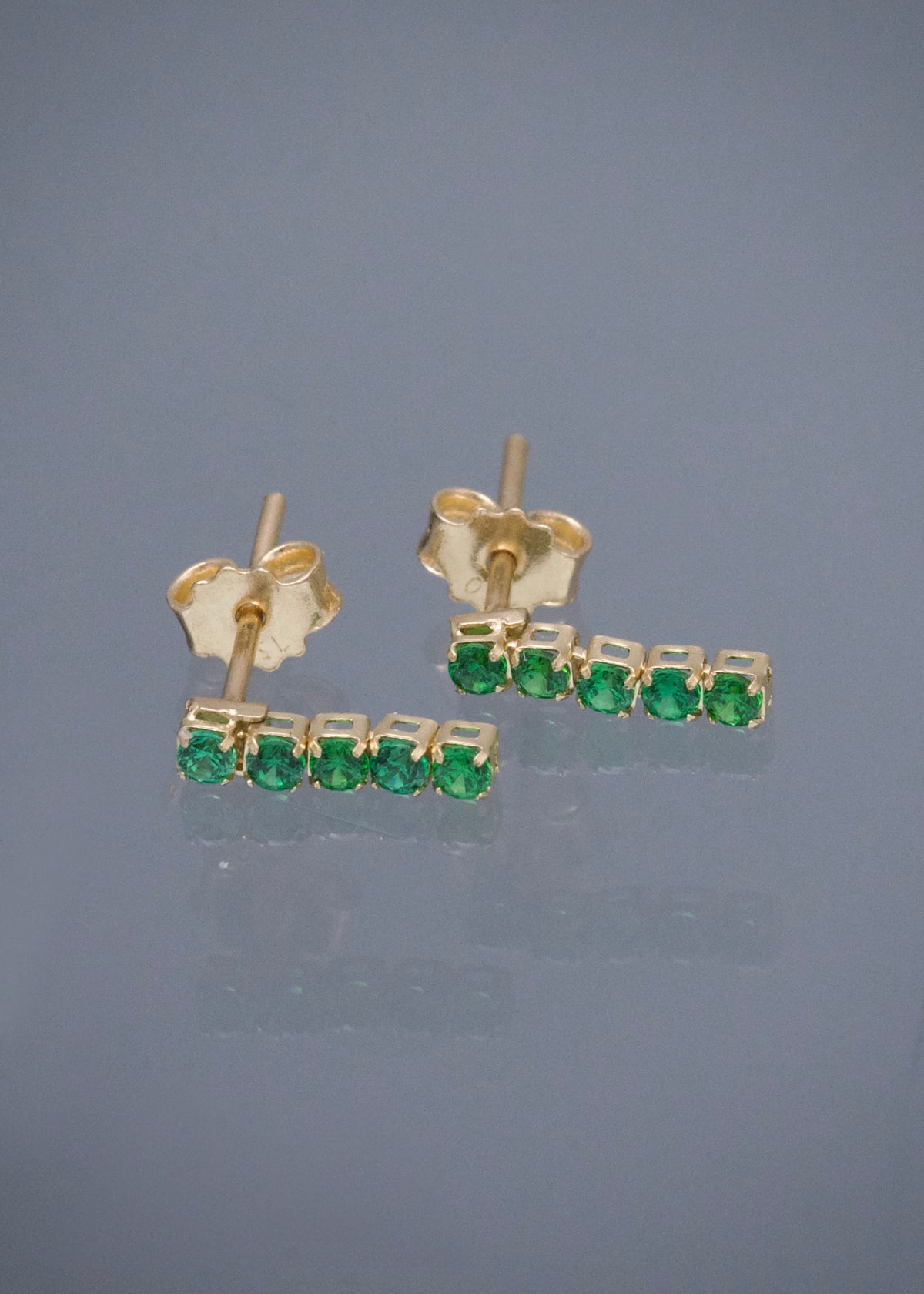 Topos con Swarovski Verde 0.7gr / 1cm / 1.8mm — Oro Amarillo