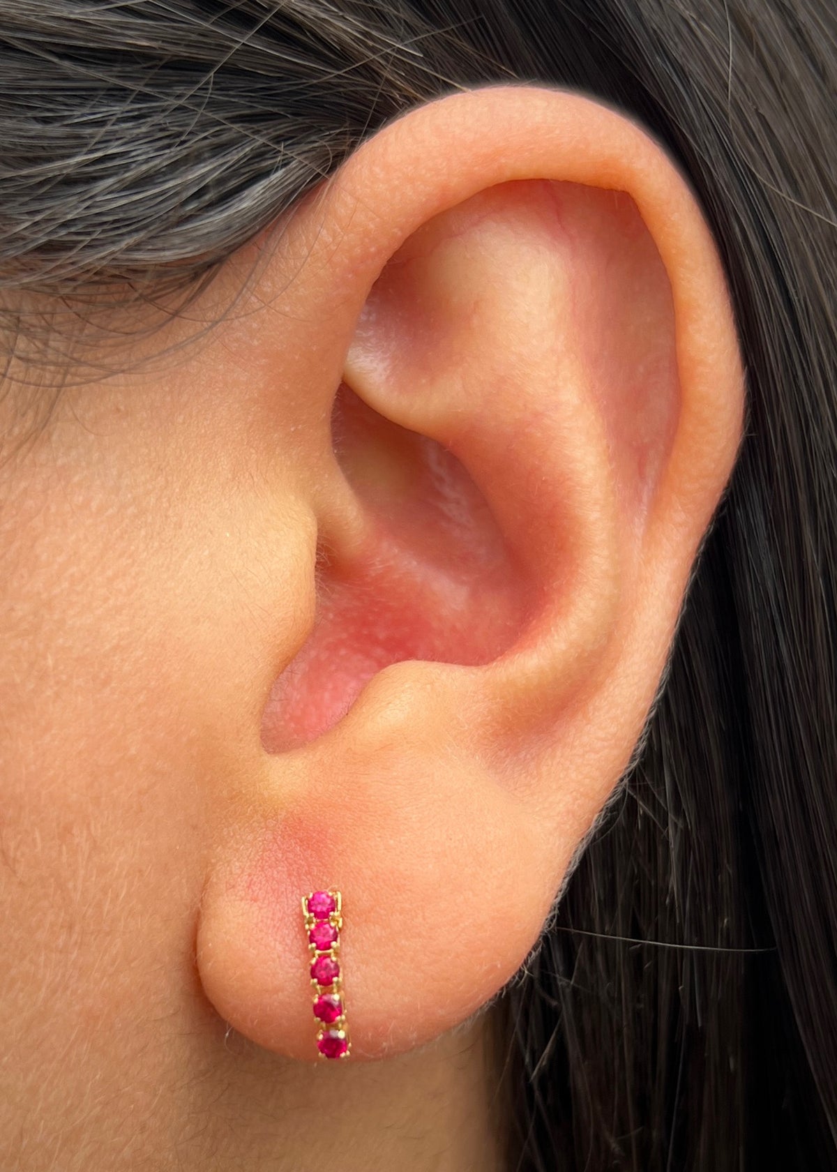 Topos con Swarovski Fucsia 0.65gr / 1cm / 1.8mm — Oro Amarillo