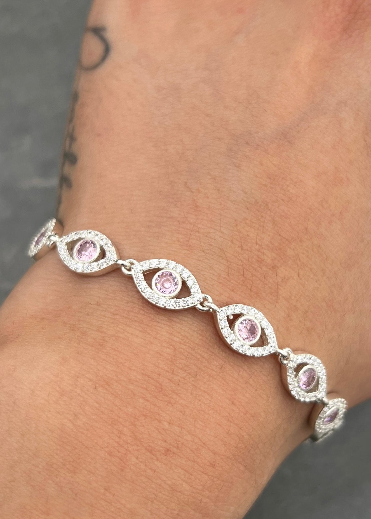 Pulso Ojo Turco con Swarovski Rosado y Blanco 11.05gr / 19cm / 7.4mm — Plata 925