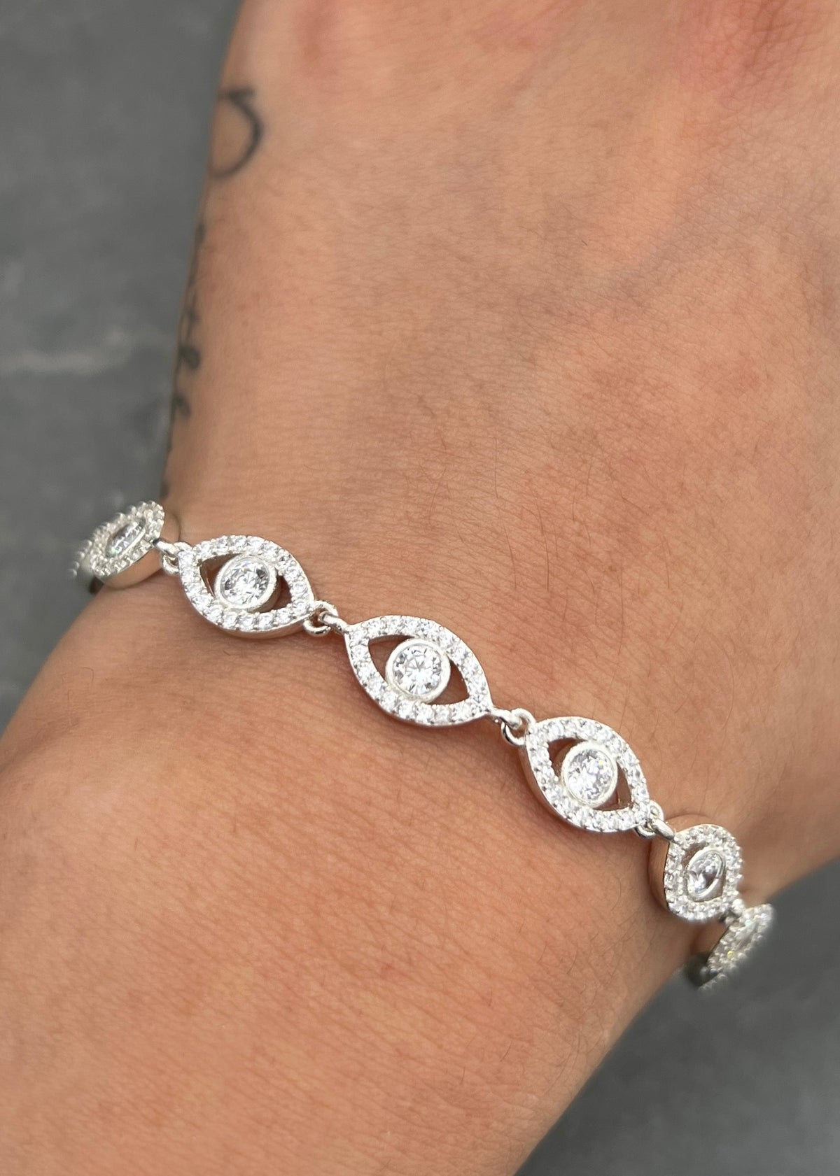 Pulso Ojo Turco con Swarovski Blanco 10.5gr / 17cm / 7.4mm — Plata 925