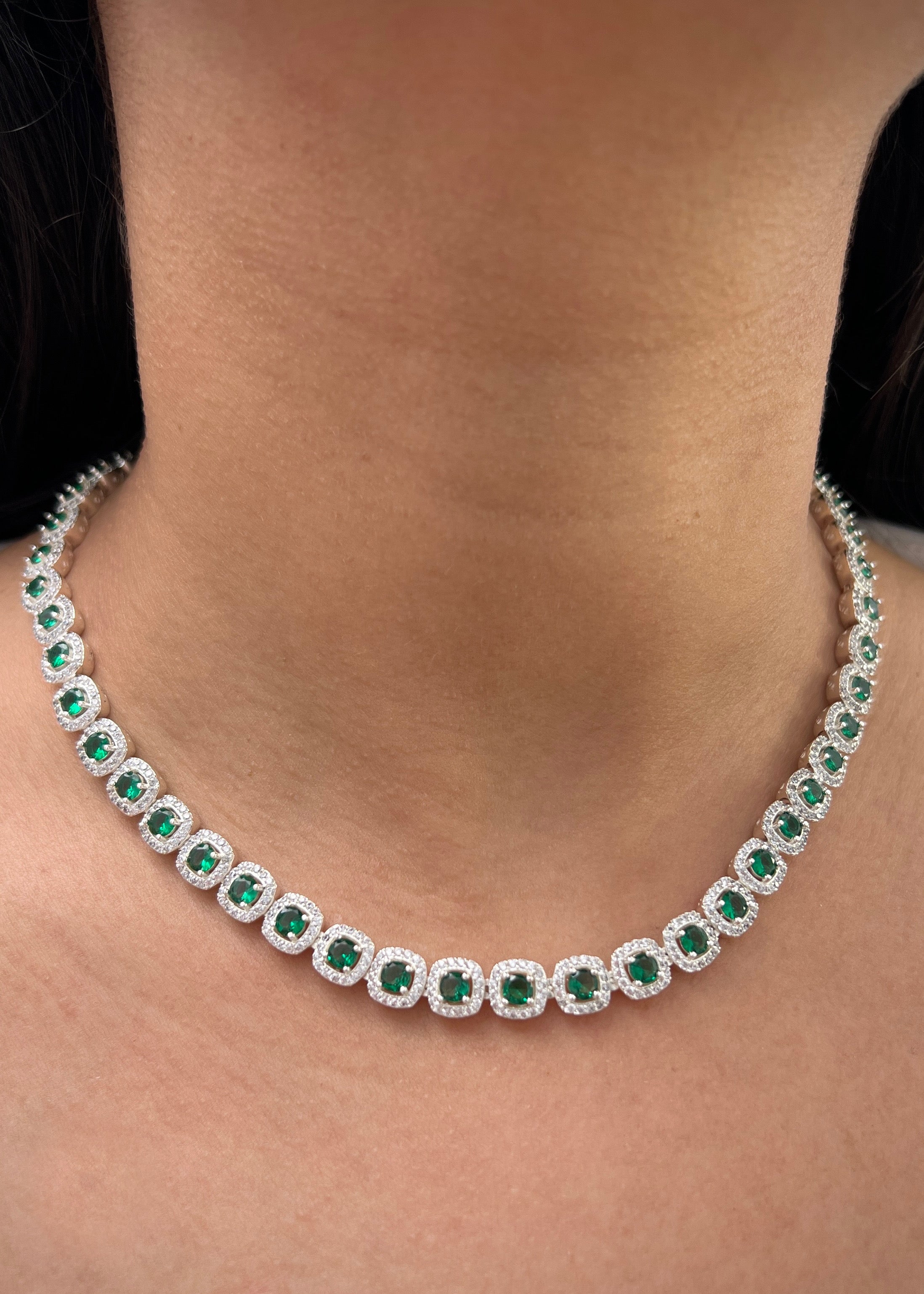 Cadena tenis con swarovski verde y blanco 45.3gr / Largo 40cm / Plata B