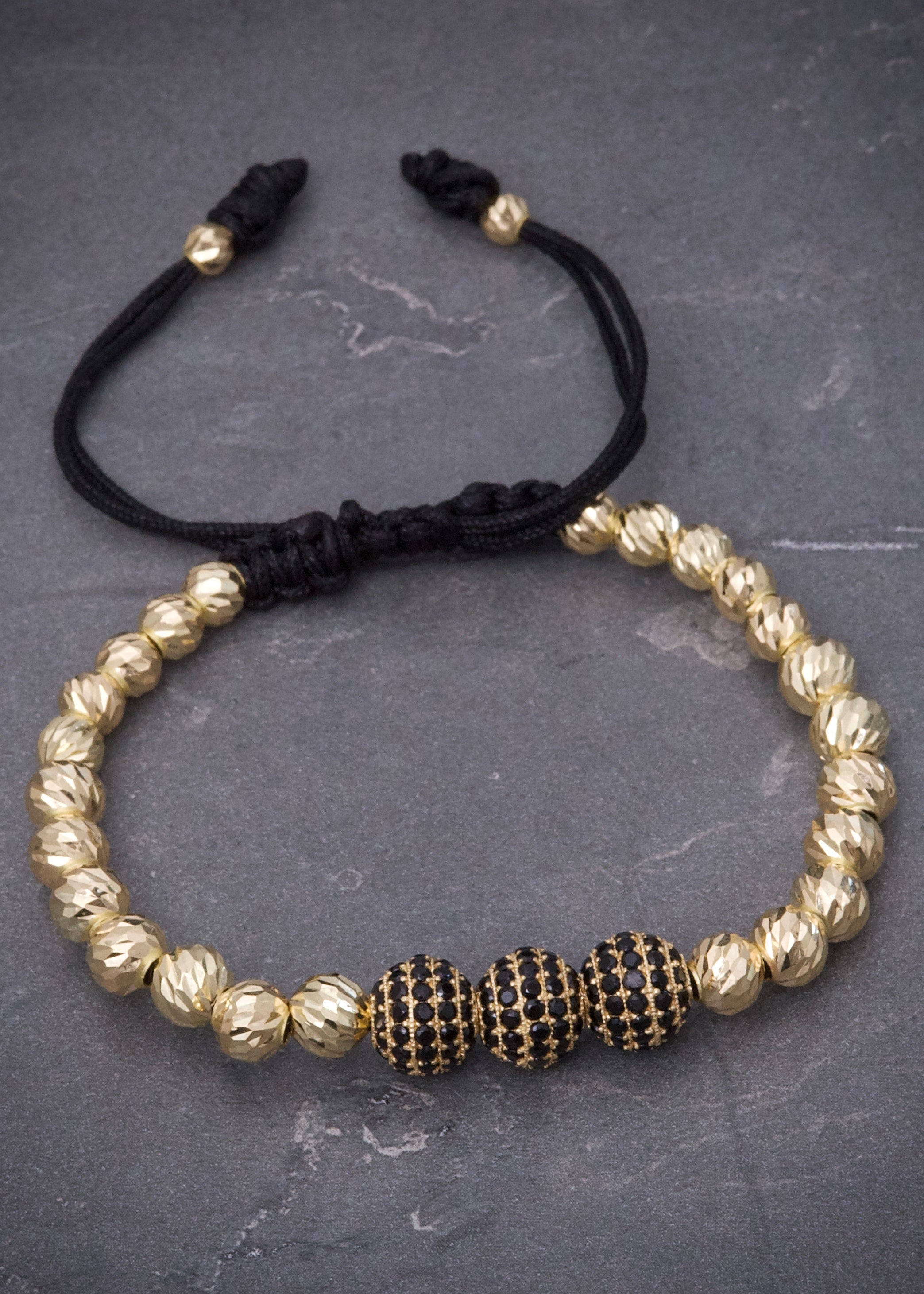 Pulsera en hilo negro con bolas de fuego y diamantadas 11.7gr / Oro Amarillo (Joya) M