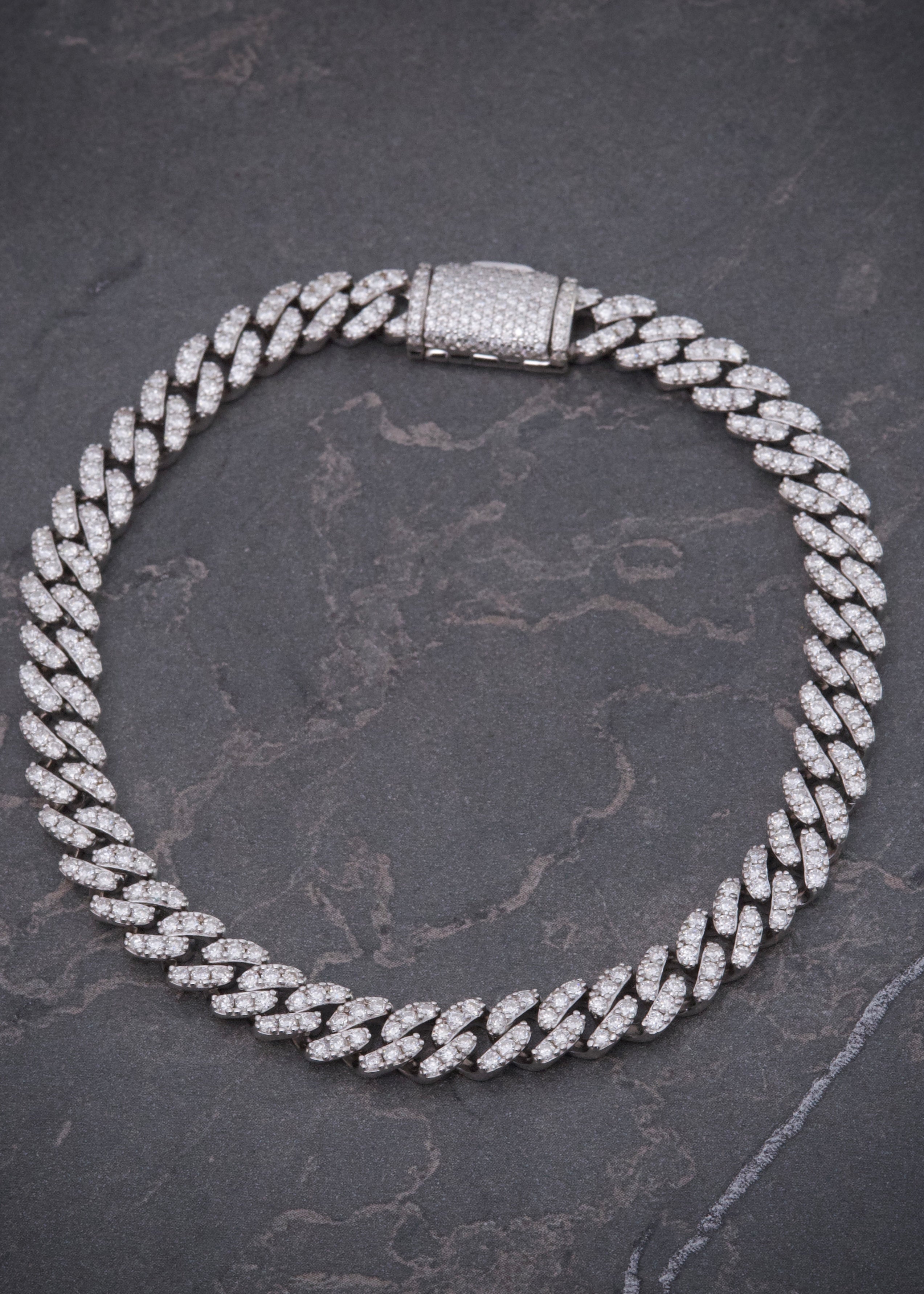 Pulso cubano con 320pts de moissanita 15.65gr / Largo 18cm / Plata B