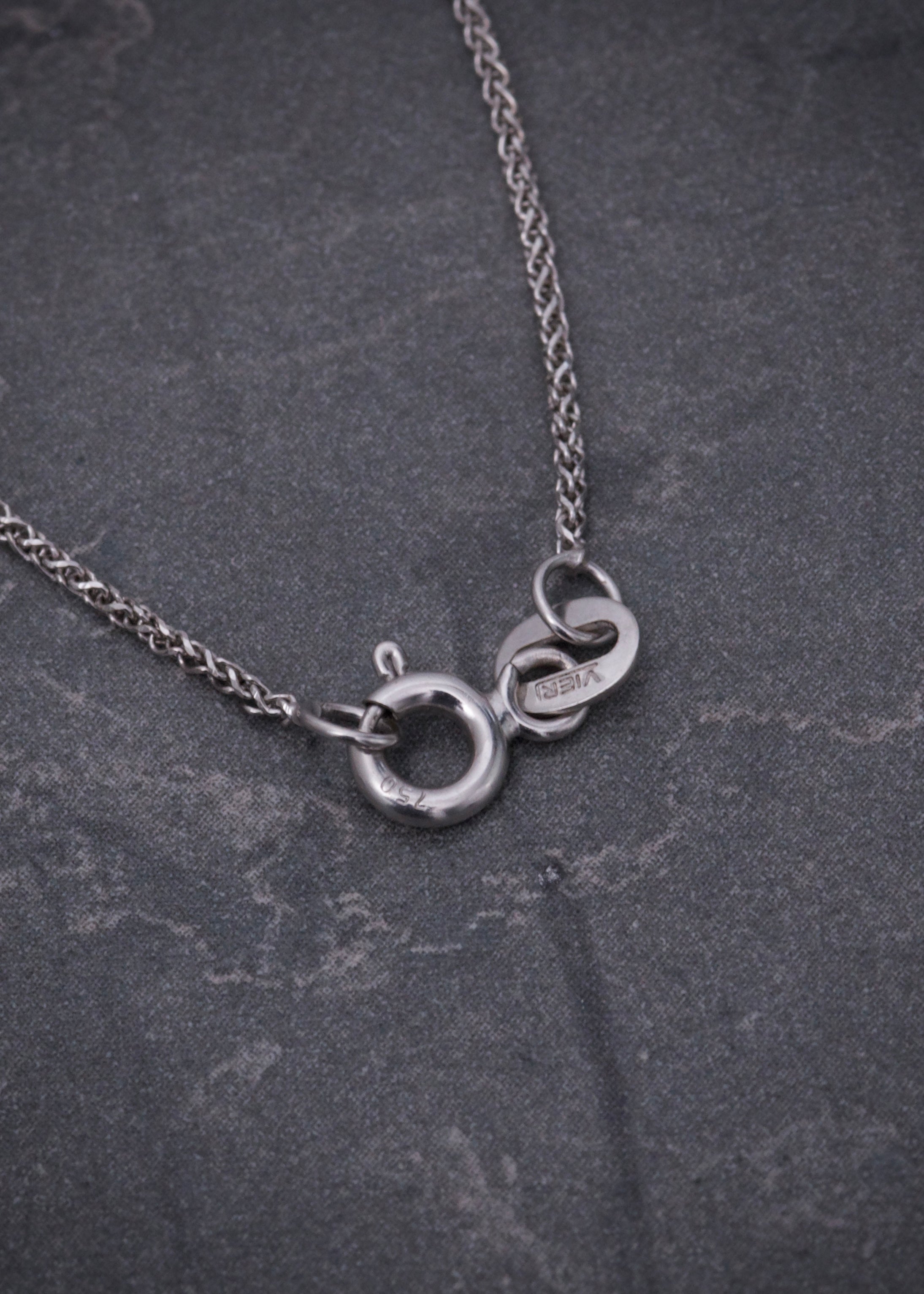 Cadena lucky clover piedra verde 3.55gr / Largo 40cm / Oro Blanco italy cte M