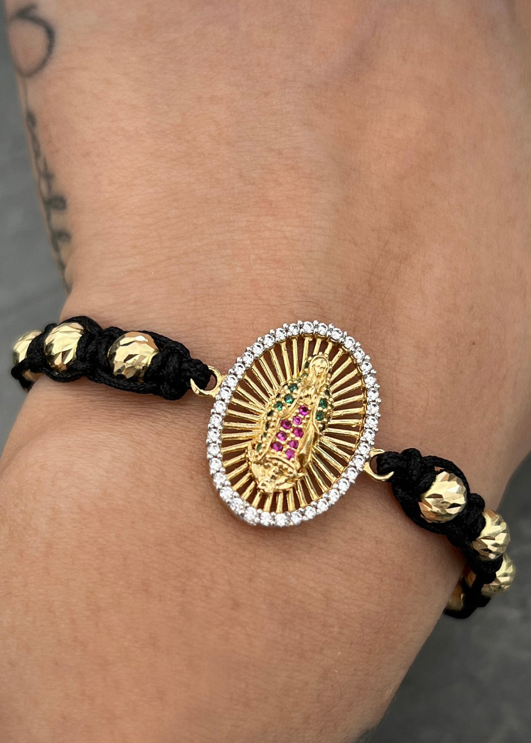 Pulsera en hilo negro con herraje virgen de guadalupe 6.69gr — Oro Amarillo