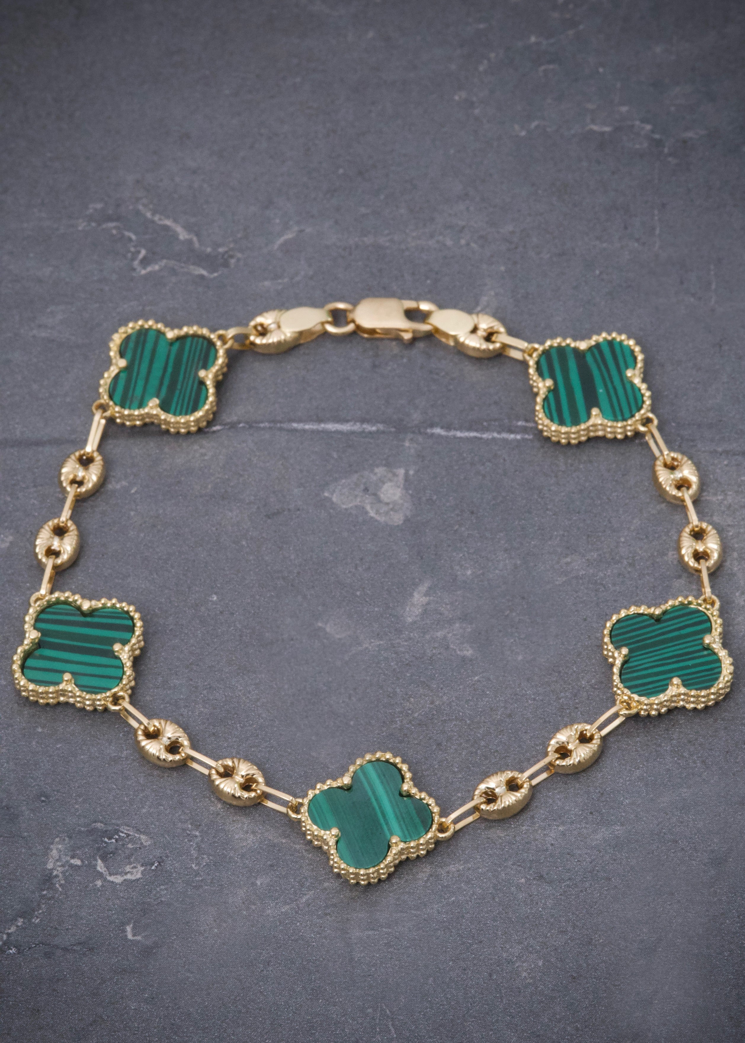 Pulso lucky clover piedra verde 9.85gr / Largo 20cm / Oro Amarillo (Joya) P