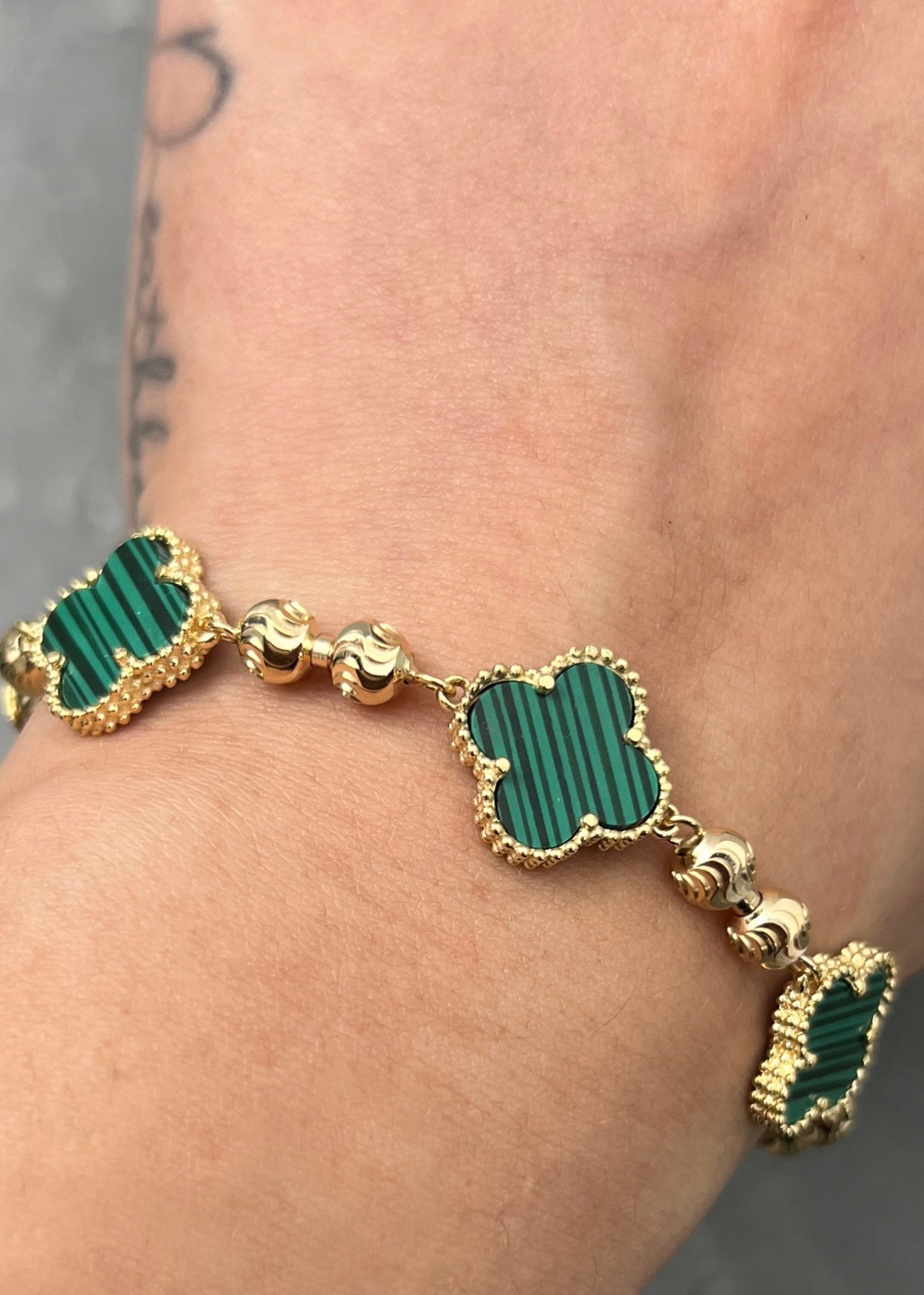 Pulso lucky clover piedra verde 12.7gr / Largo 18cm / Oro Amarillo (Joya) P