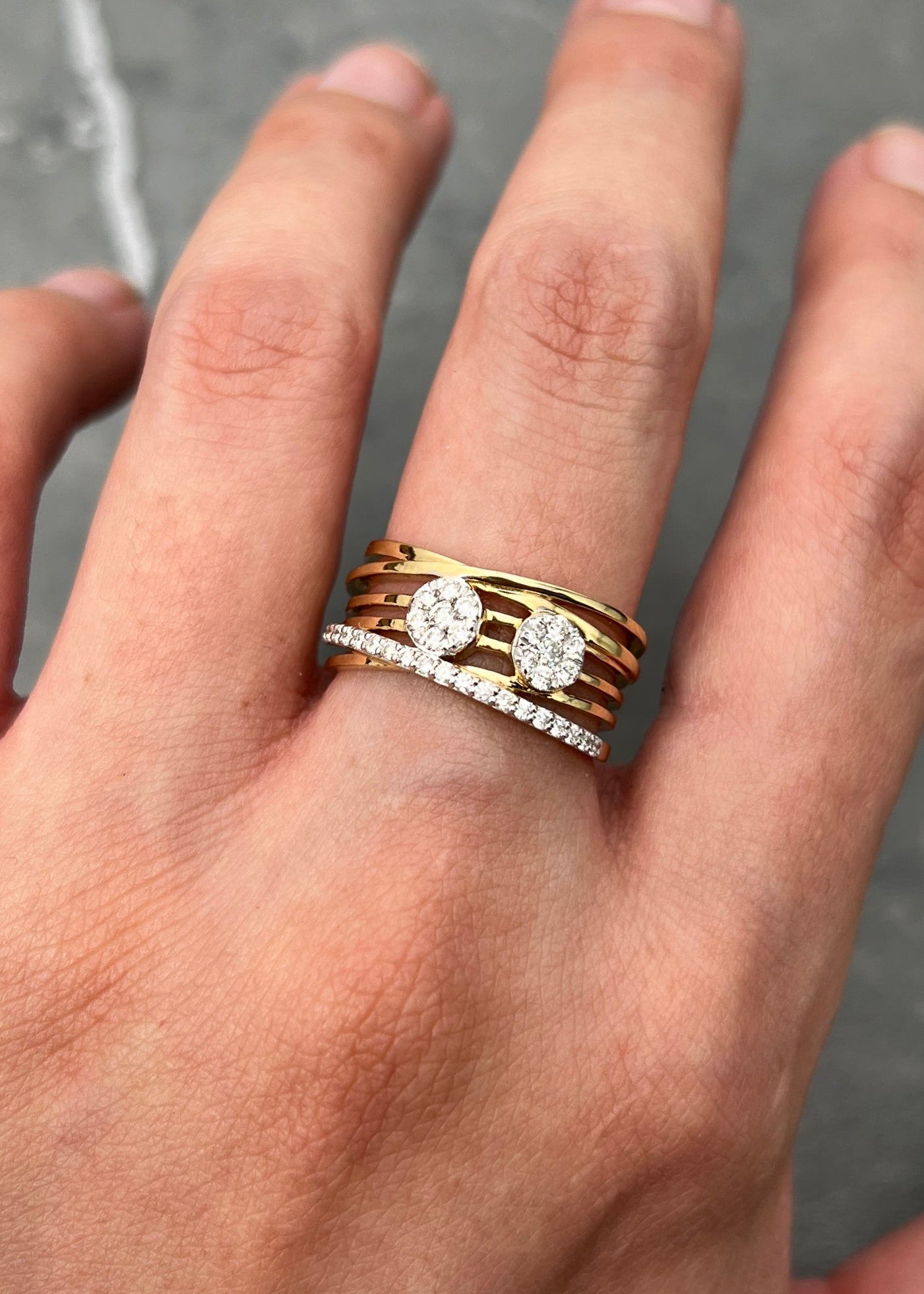 Anillo con 41pts de diamantes blancos 5.35gr / TALLA 6 1/2 / Oro Amarillo (Joya) M