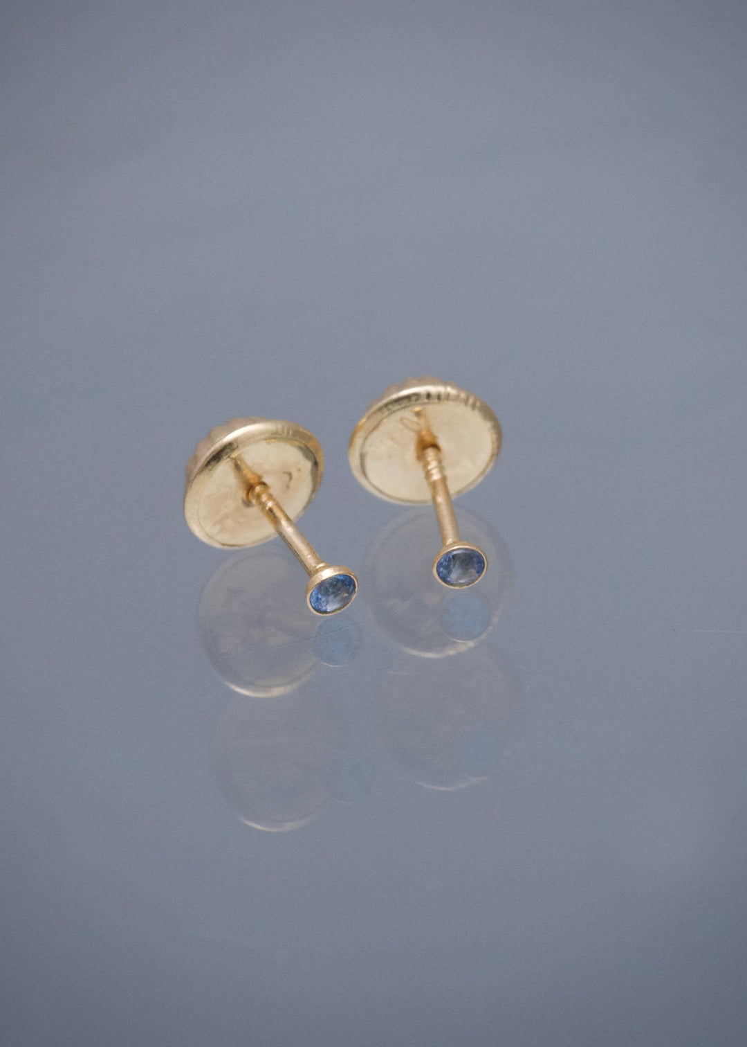 Topos Circulo con Swarovski Azul 0.35gr / 0.2cm / 2mm — Oro Amarillo