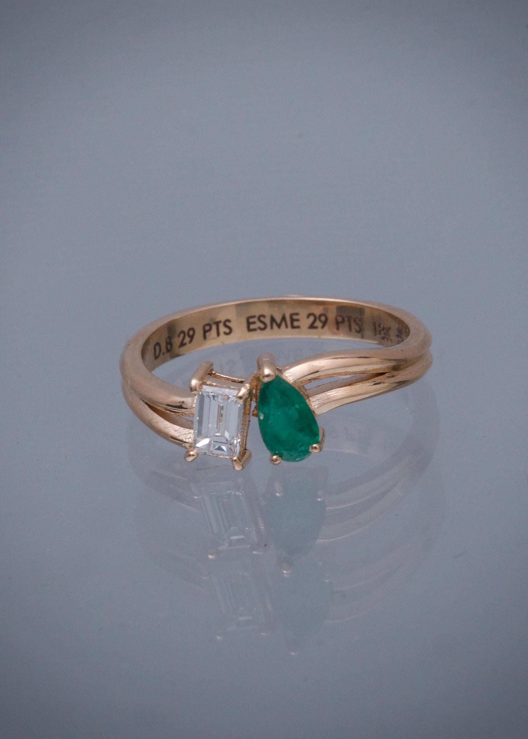 Anillo con 29pts de diamante y 29pts de esmeralda 3.05gr / TALLA 6 1/4 / Oro Rosado (Joya) B