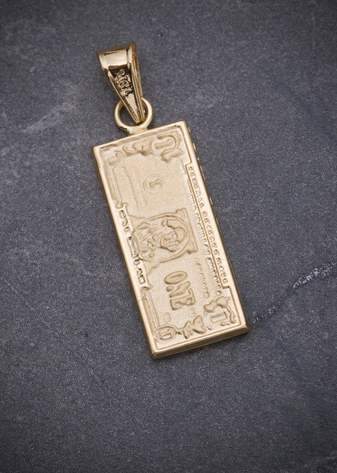 Dije dolar 1.4gr / Largo 2.9cm — Oro Amarillo