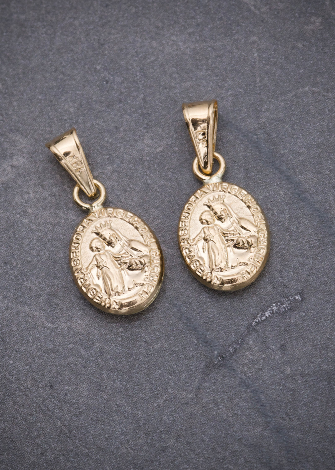 Dije virgen del carmen 0.4gr / Largo 1.7cm — Oro Amarillo
