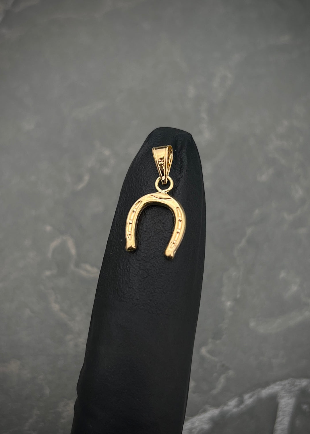 Dije herradura 0.45gr / Largo 1.7cm — Oro Amarillo