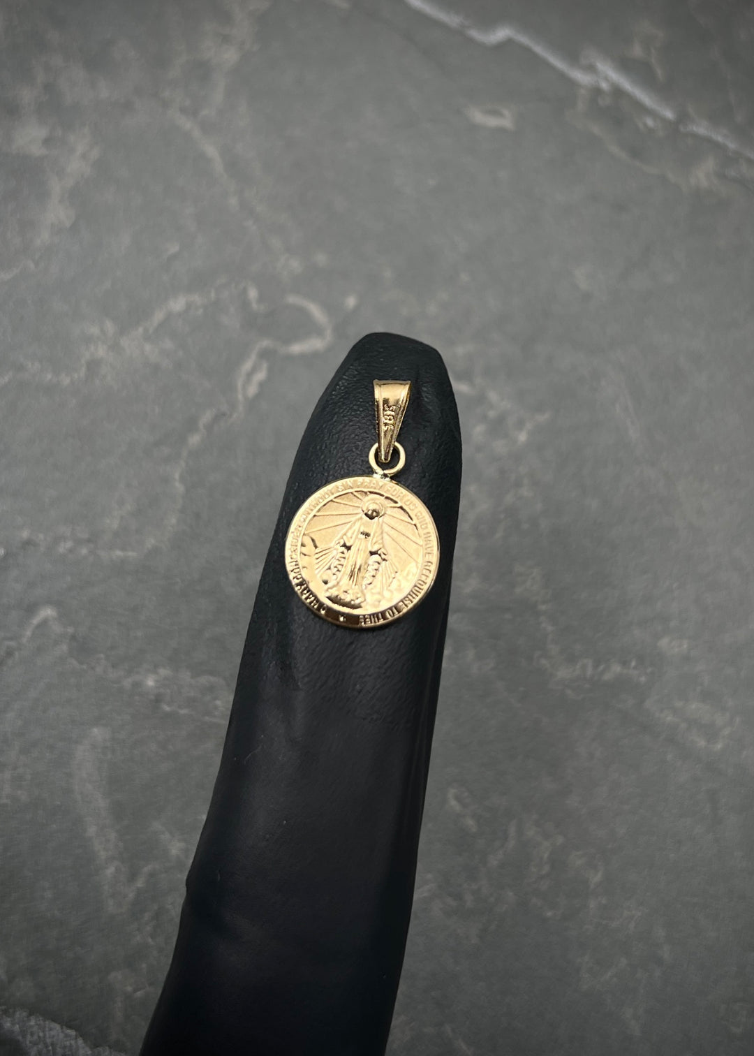 Dije Virgen de la milagrosa 0.7gr / Largo 1.9cm — Oro Amarillo