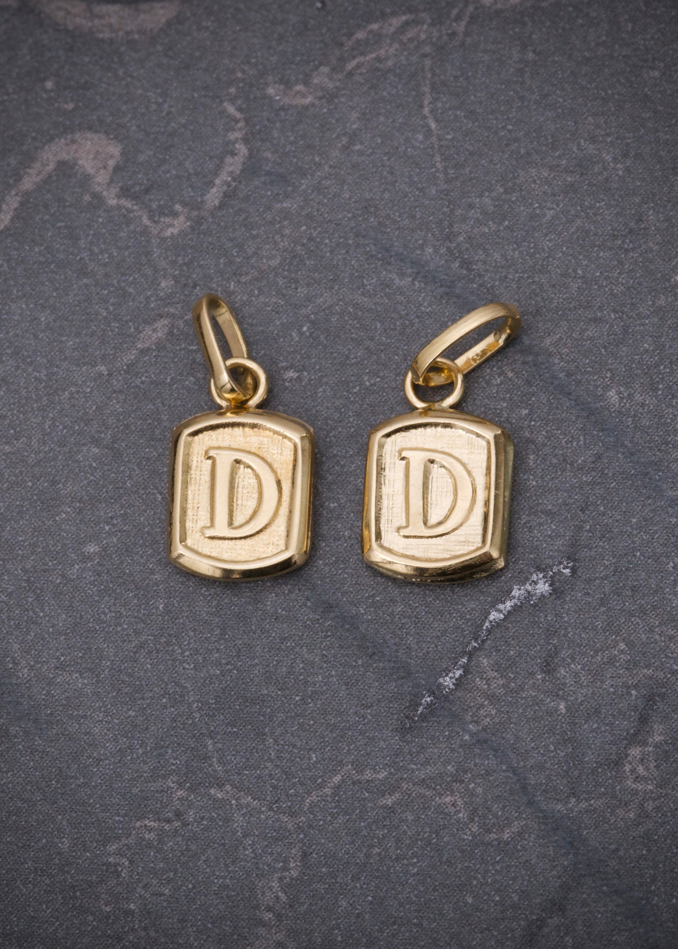 Dije letra D 0.35gr / Largo 1.5cm / Oro Amarillo Nac P