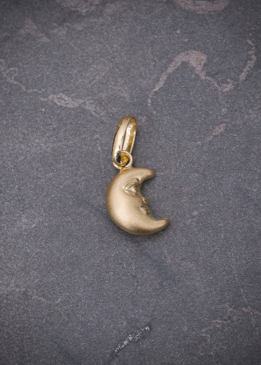 Dije luna 0.35gr / Largo 1.6cm — Oro Amarillo