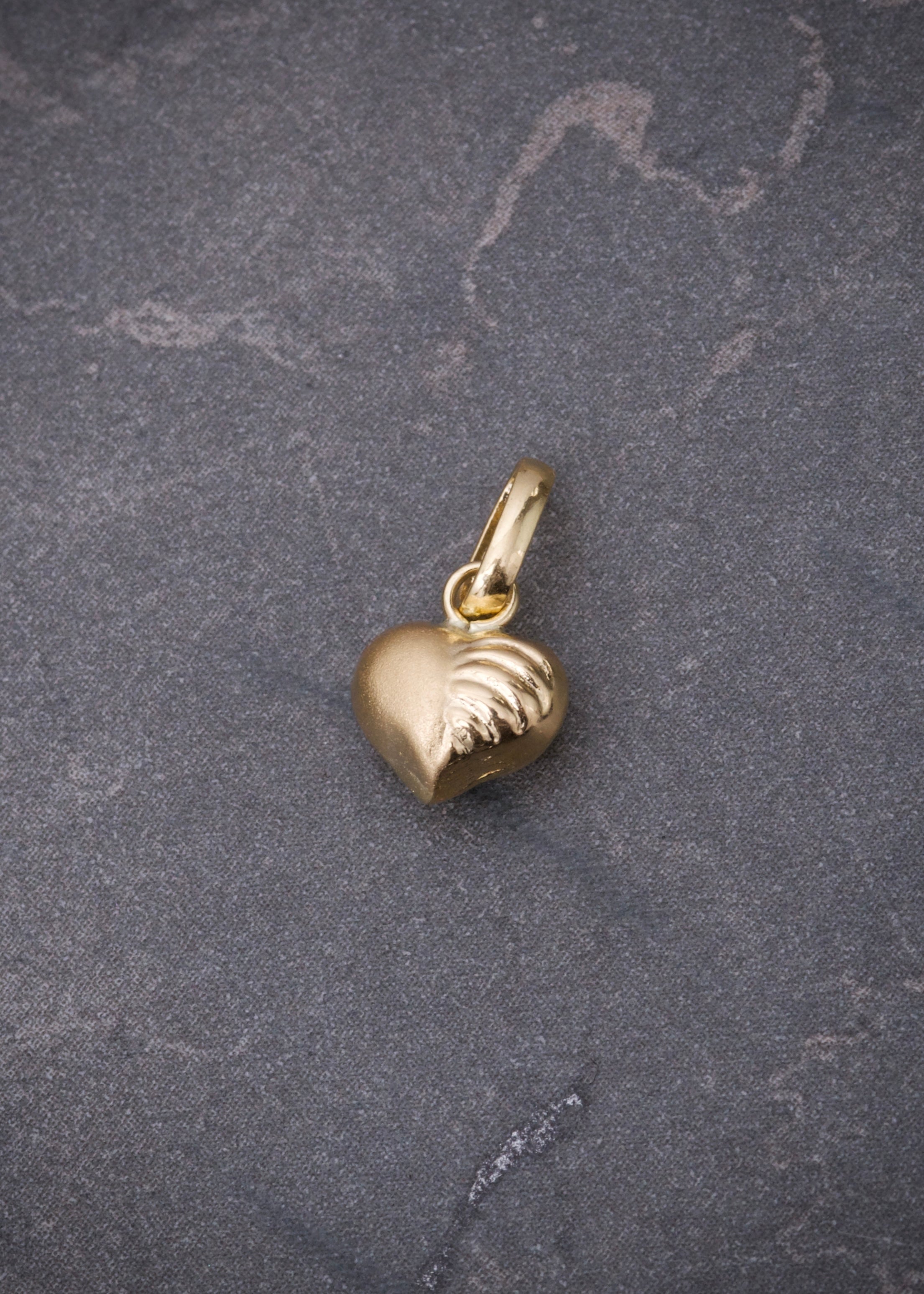 Dije corazon diamantado 0.35gr / Largo 1.2cm / Oro Amarillo Nac P